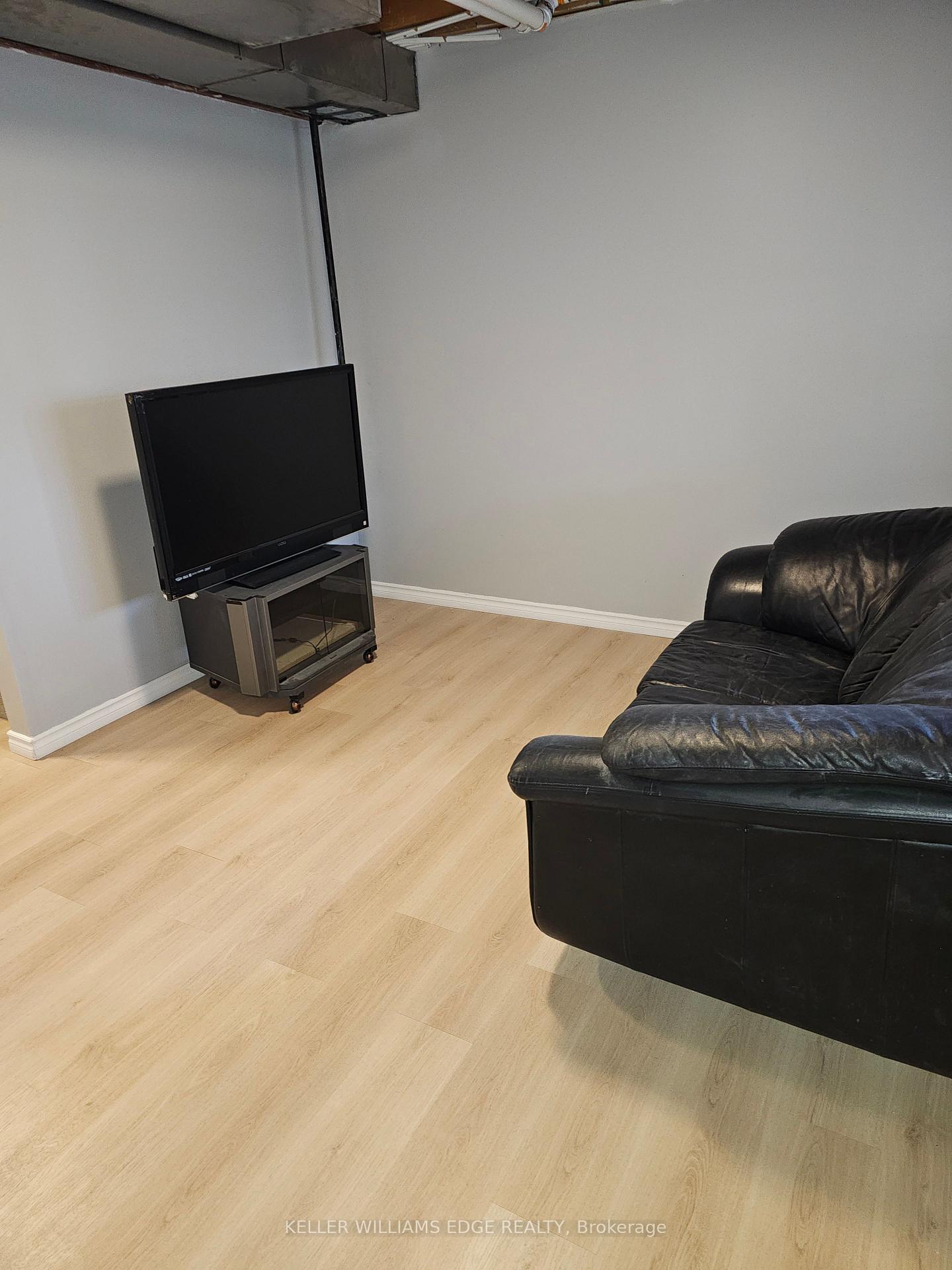 Photo 16 of 107 Rougehaven Way, Markham, Vinegar Hill — HOMEH