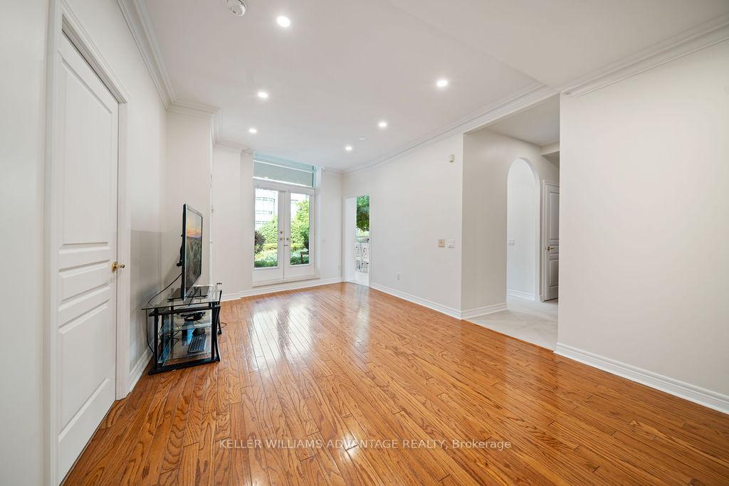 Photo 6 of Unit 111, 9 Boardwalk Drive, Toronto, The Beaches — HOMEH