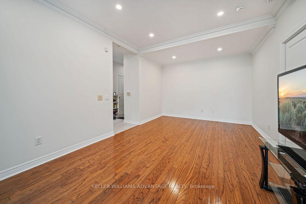 Photo 9 of Unit 111, 9 Boardwalk Drive, Toronto, The Beaches — HOMEH