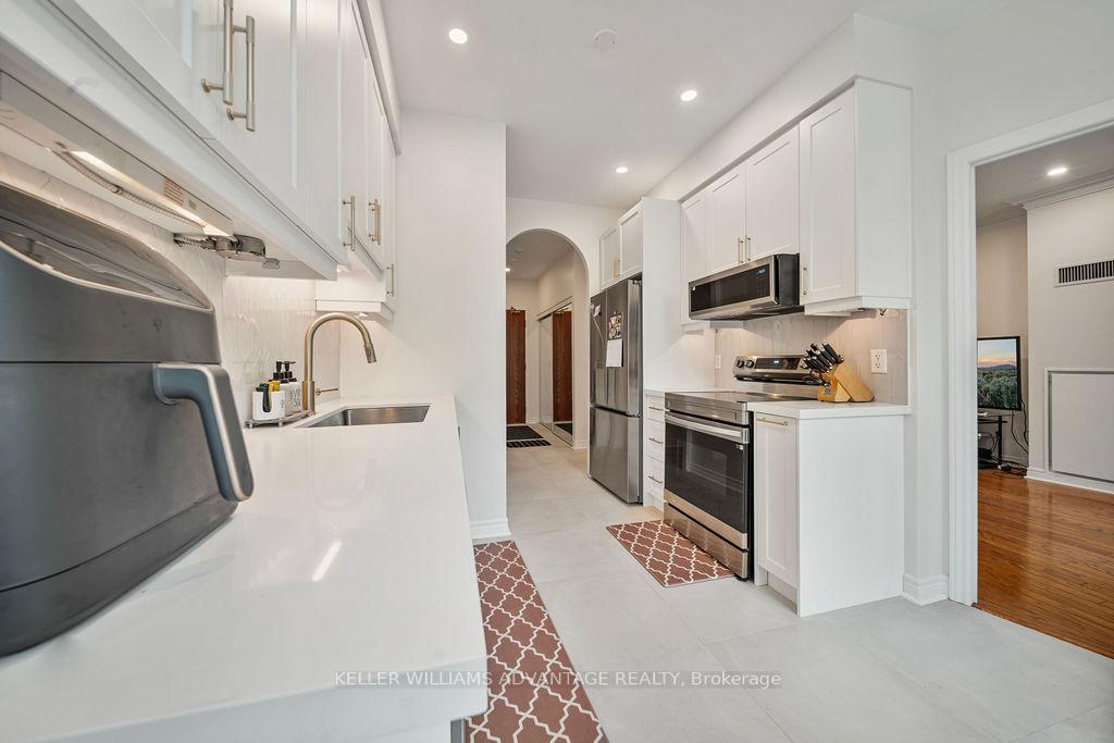 Photo 16 of Unit 111, 9 Boardwalk Drive, Toronto, The Beaches — HOMEH