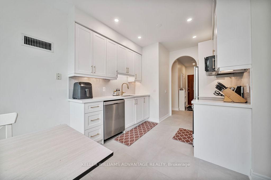 Photo 17 of Unit 111, 9 Boardwalk Drive, Toronto, The Beaches — HOMEH