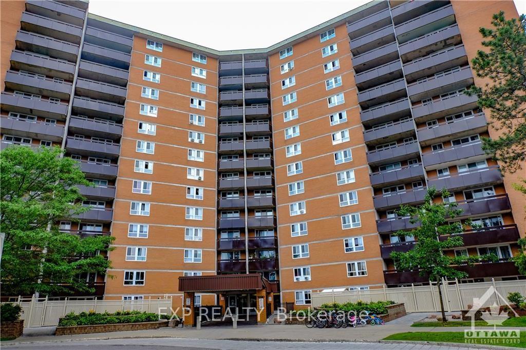 Front of Unit 810, 2020 Jasmine Crescent
