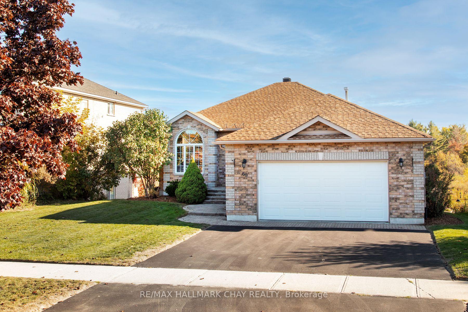 Photo 2 of 60 Crompton Drive, Barrie, Little Lake — HOMEH