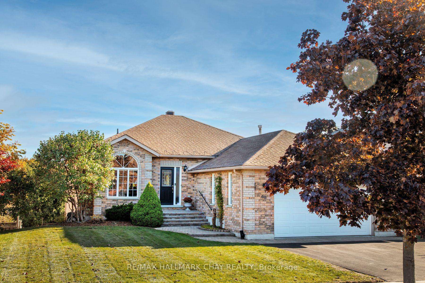 Photo 4 of 60 Crompton Drive, Barrie, Little Lake — HOMEH