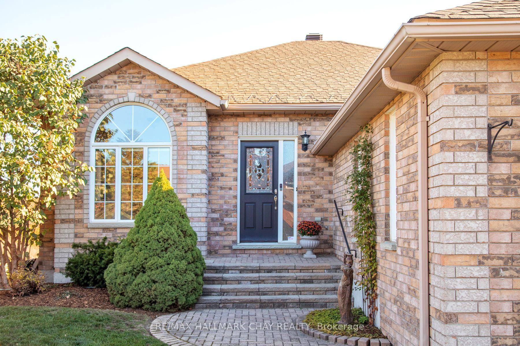 Photo 27 of 60 Crompton Drive, Barrie, Little Lake — HOMEH
