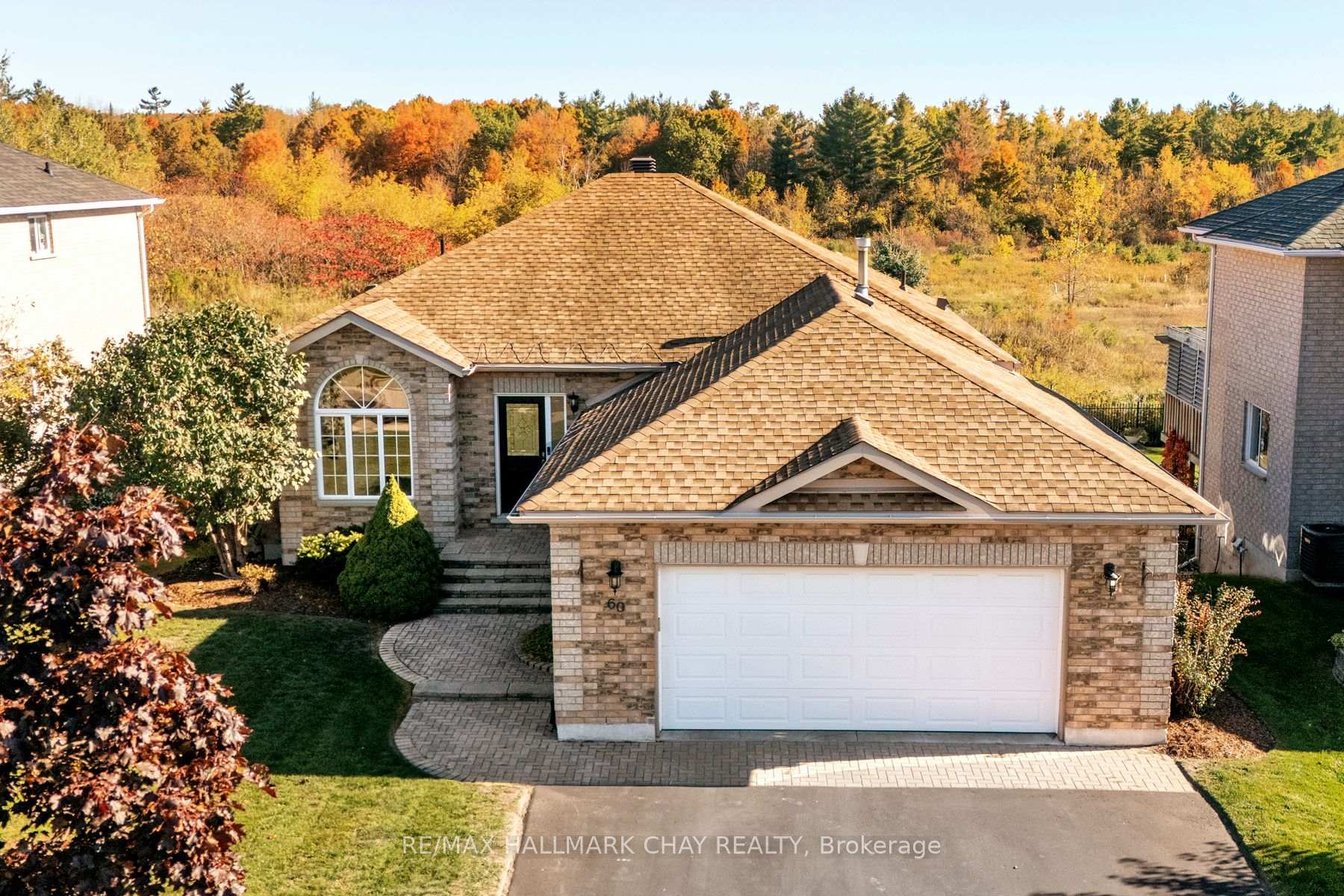 Photo 8 of 60 Crompton Drive, Barrie, Little Lake — HOMEH
