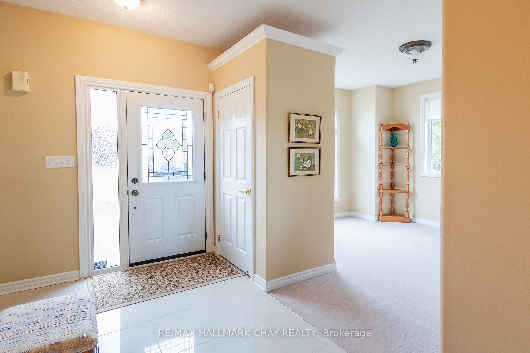 Photo 7 of 60 Crompton Drive, Barrie, Little Lake — HOMEH