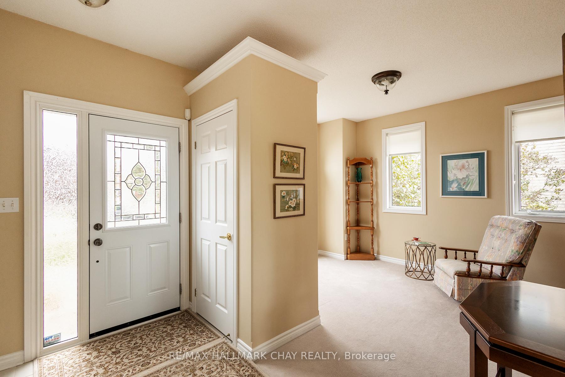 Photo 6 of 60 Crompton Drive, Barrie, Little Lake — HOMEH