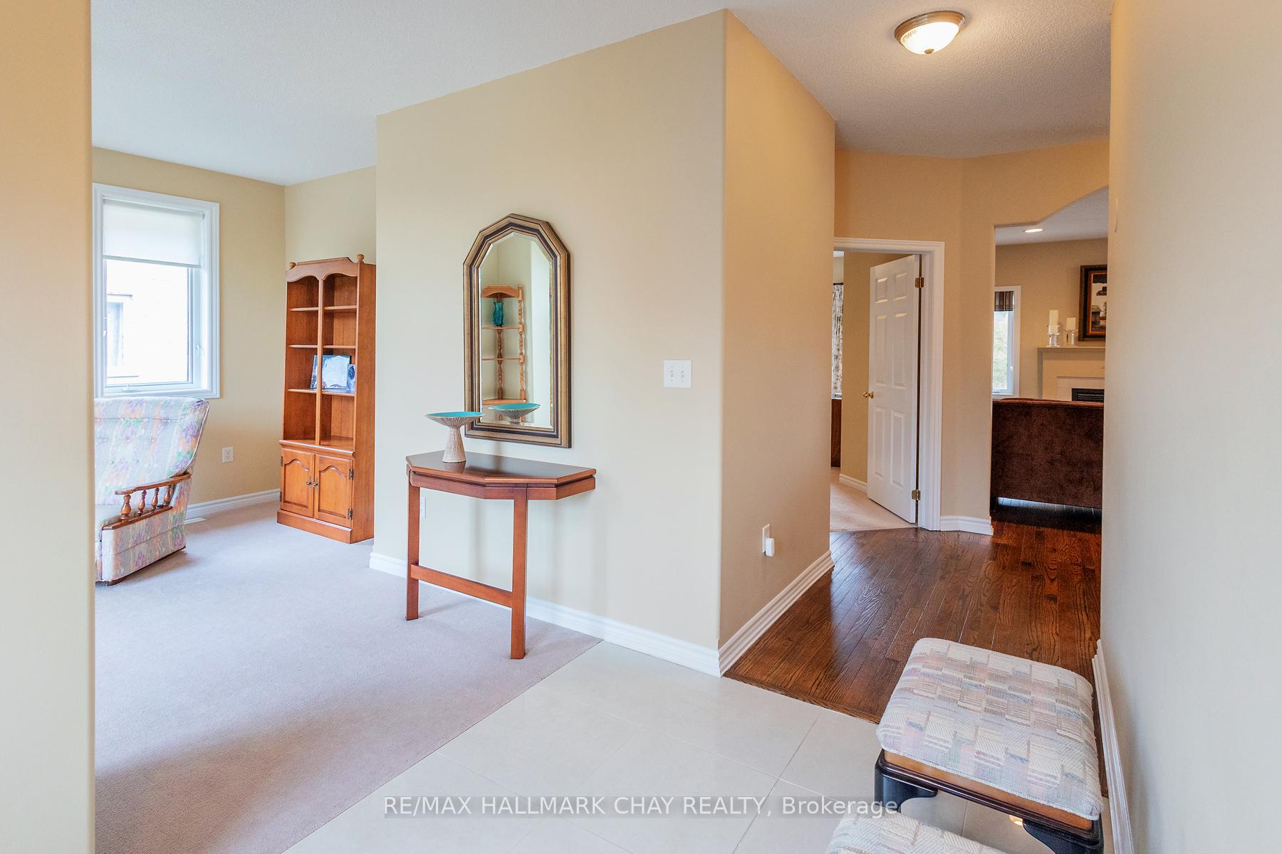 Photo 13 of 60 Crompton Drive, Barrie, Little Lake — HOMEH