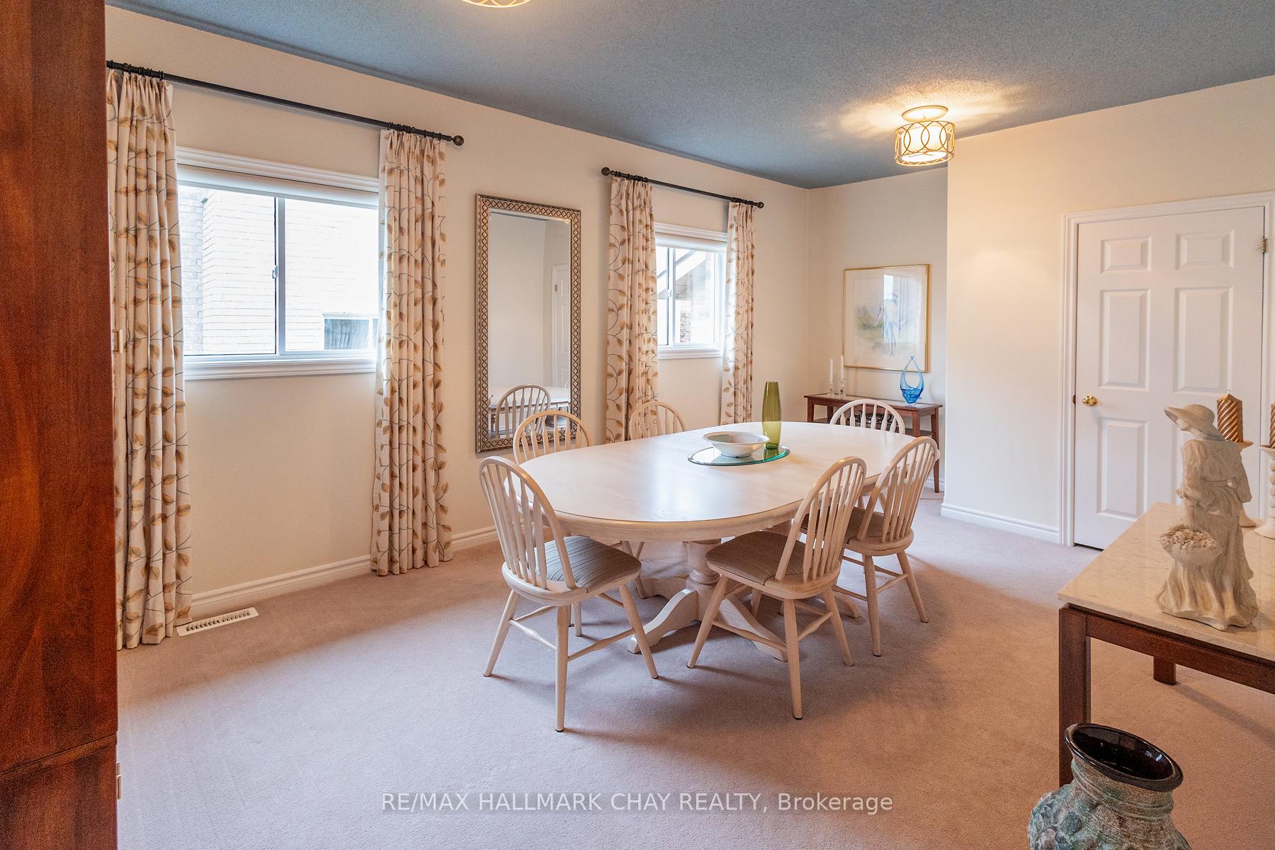 Photo 10 of 60 Crompton Drive, Barrie, Little Lake — HOMEH