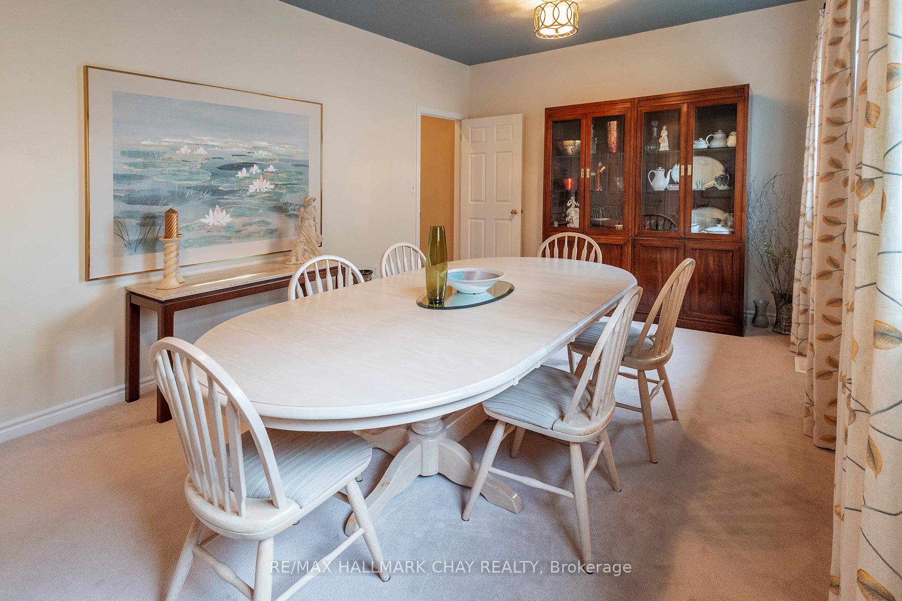 Photo 9 of 60 Crompton Drive, Barrie, Little Lake — HOMEH