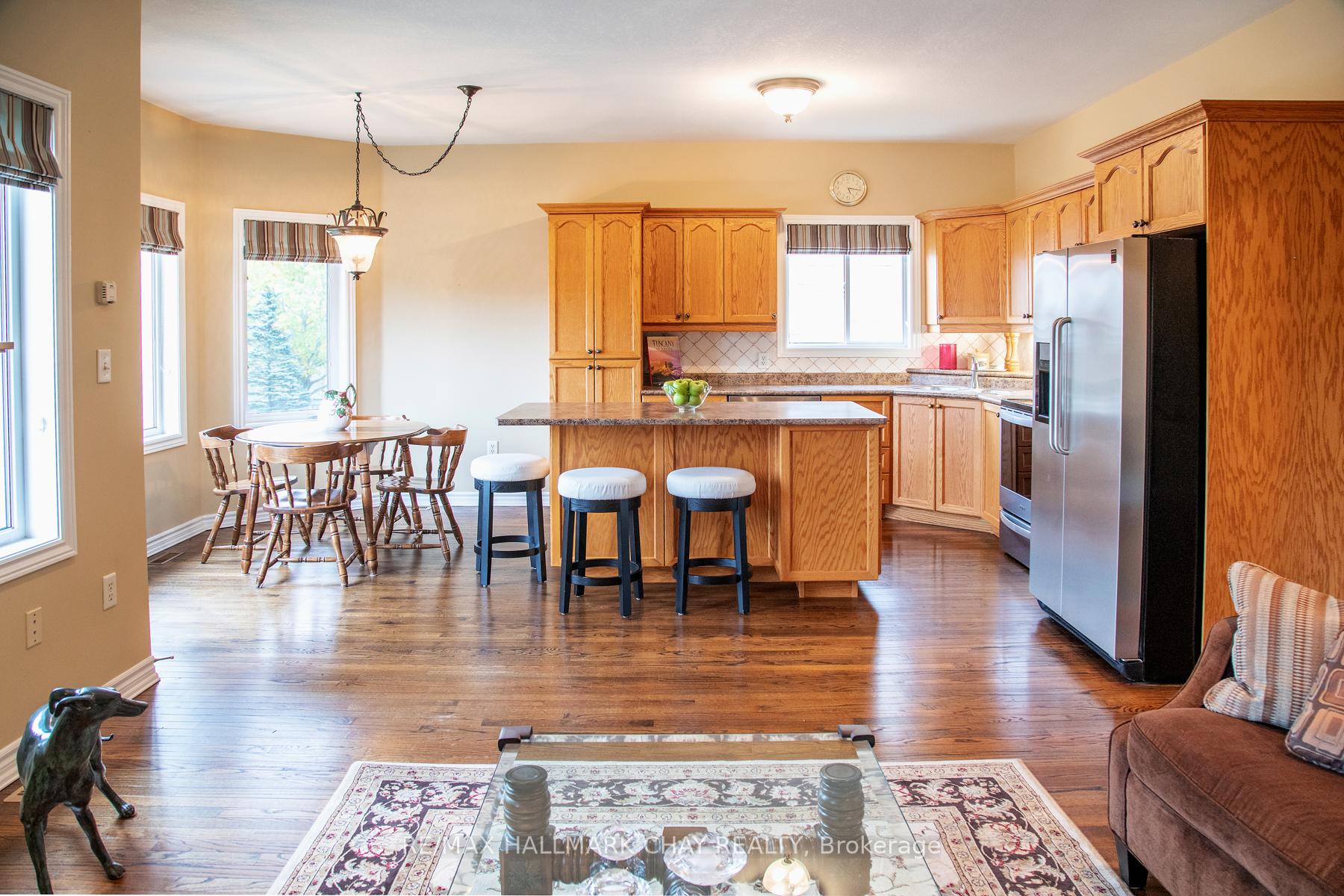 Photo 15 of 60 Crompton Drive, Barrie, Little Lake — HOMEH
