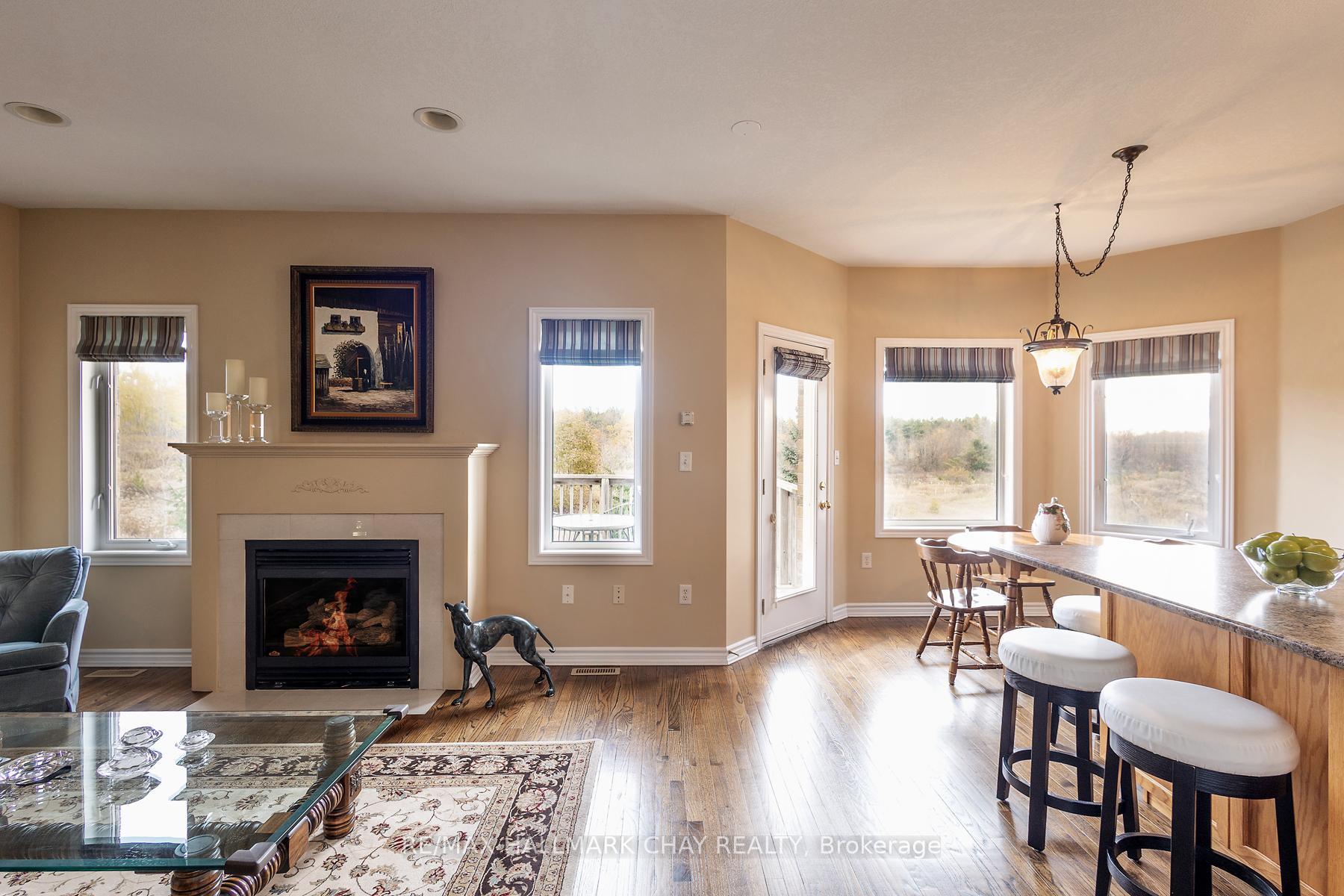 Photo 14 of 60 Crompton Drive, Barrie, Little Lake — HOMEH