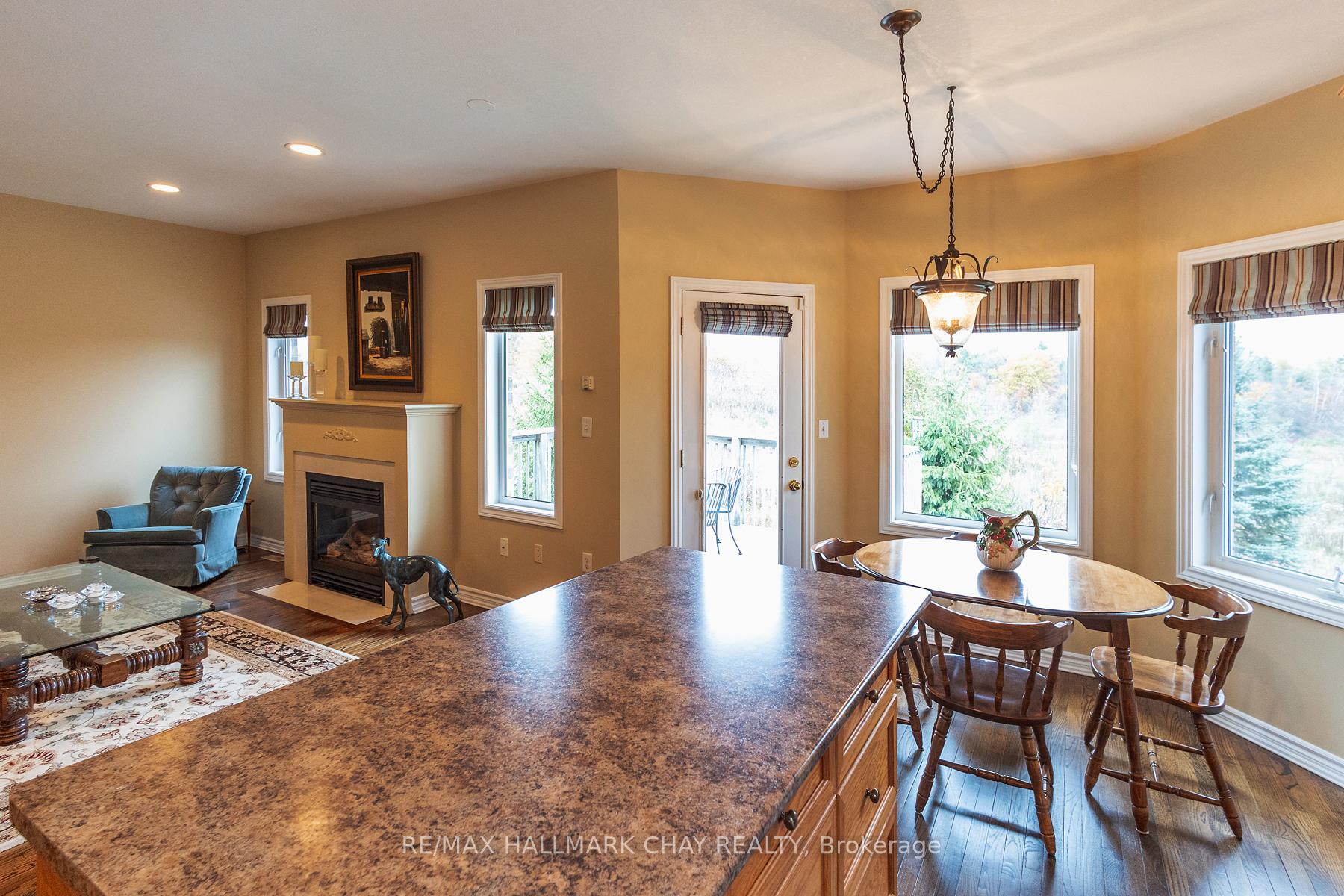 Photo 18 of 60 Crompton Drive, Barrie, Little Lake — HOMEH