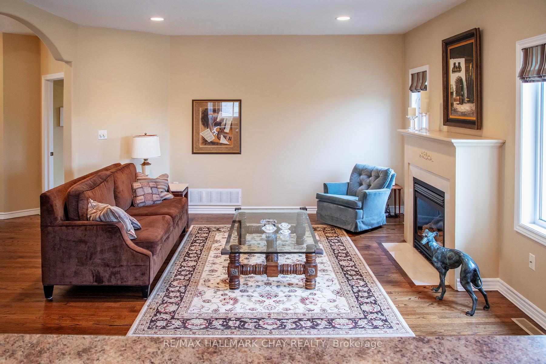 Photo 20 of 60 Crompton Drive, Barrie, Little Lake — HOMEH