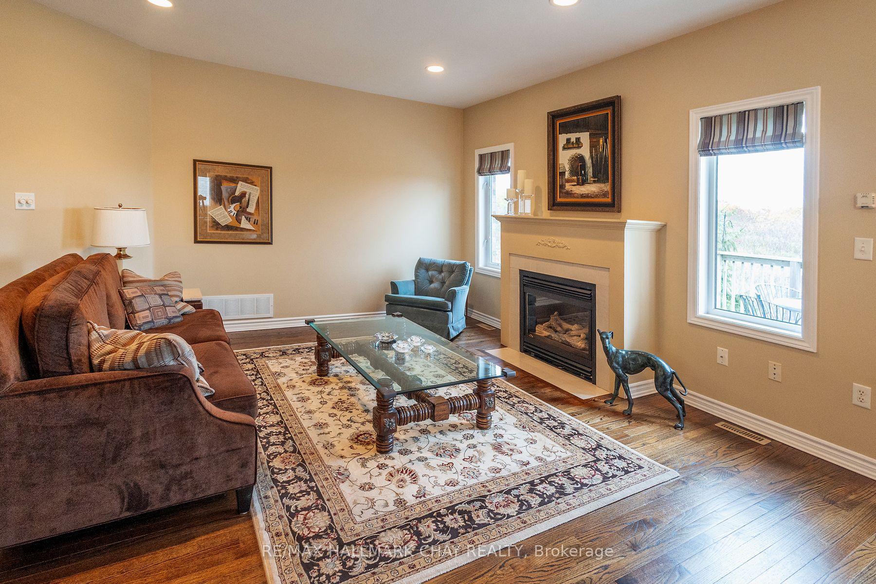 Photo 26 of 60 Crompton Drive, Barrie, Little Lake — HOMEH