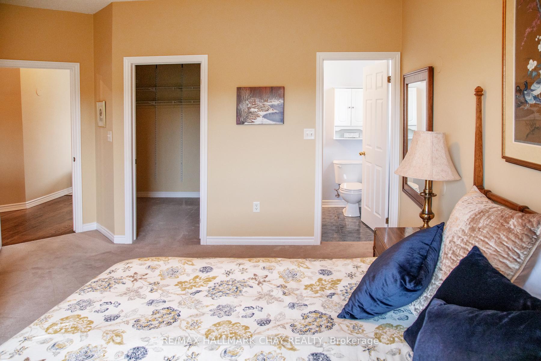 Photo 22 of 60 Crompton Drive, Barrie, Little Lake — HOMEH