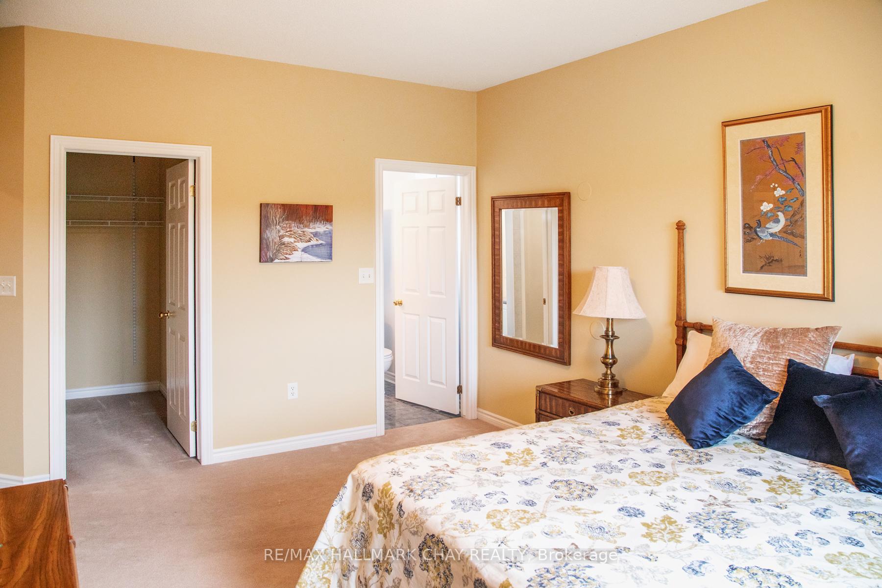 Photo 25 of 60 Crompton Drive, Barrie, Little Lake — HOMEH