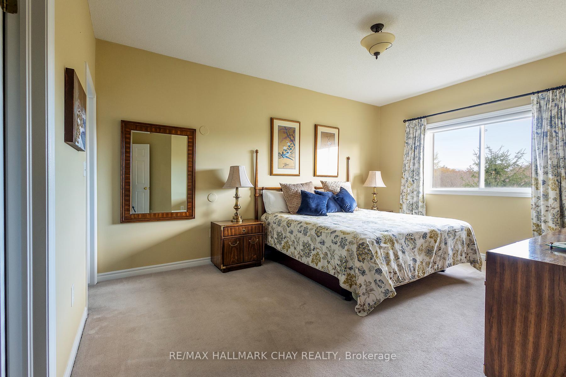 Photo 29 of 60 Crompton Drive, Barrie, Little Lake — HOMEH