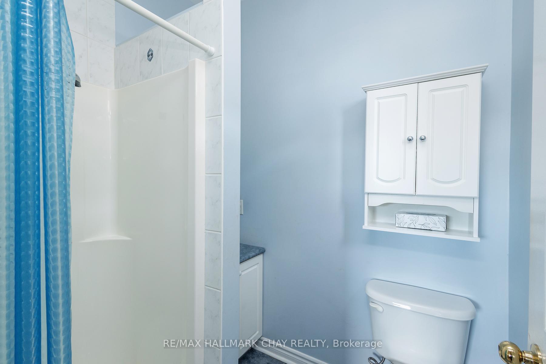 Photo 32 of 60 Crompton Drive, Barrie, Little Lake — HOMEH