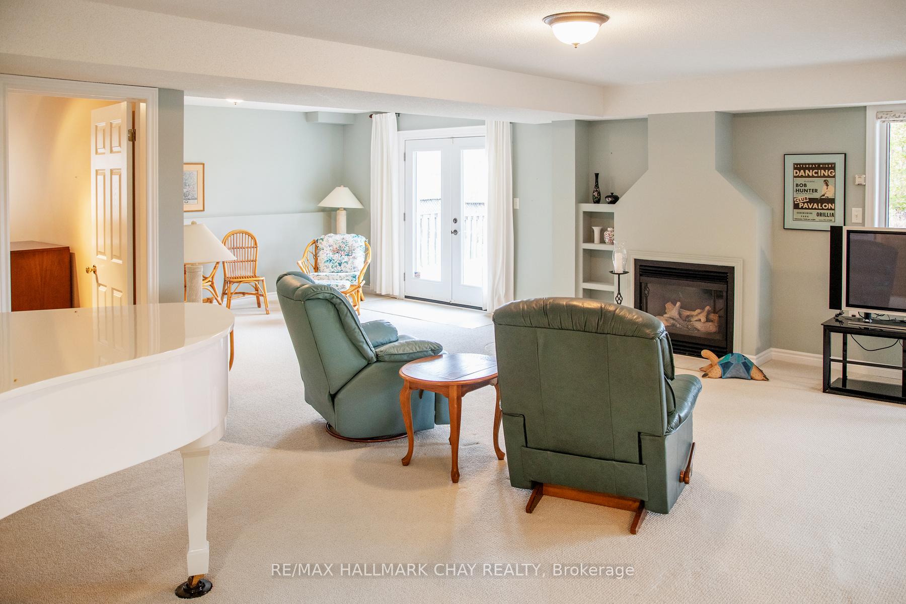 Photo 36 of 60 Crompton Drive, Barrie, Little Lake — HOMEH