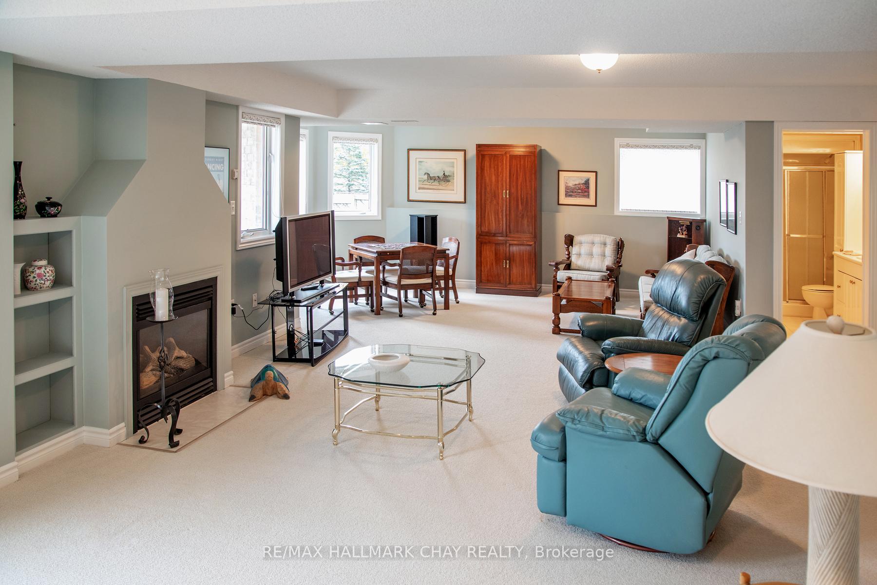 Photo 39 of 60 Crompton Drive, Barrie, Little Lake — HOMEH