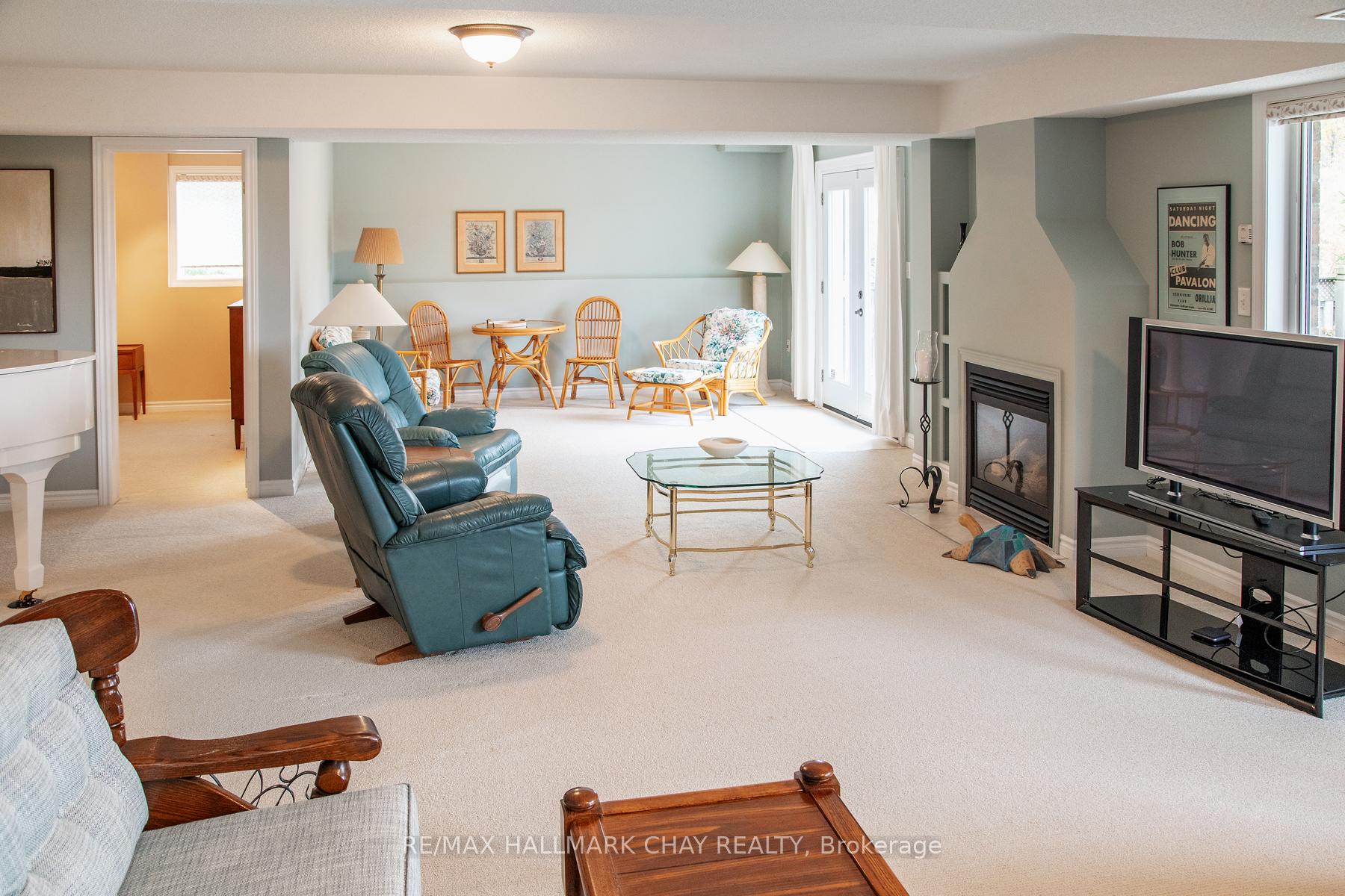 Photo 37 of 60 Crompton Drive, Barrie, Little Lake — HOMEH