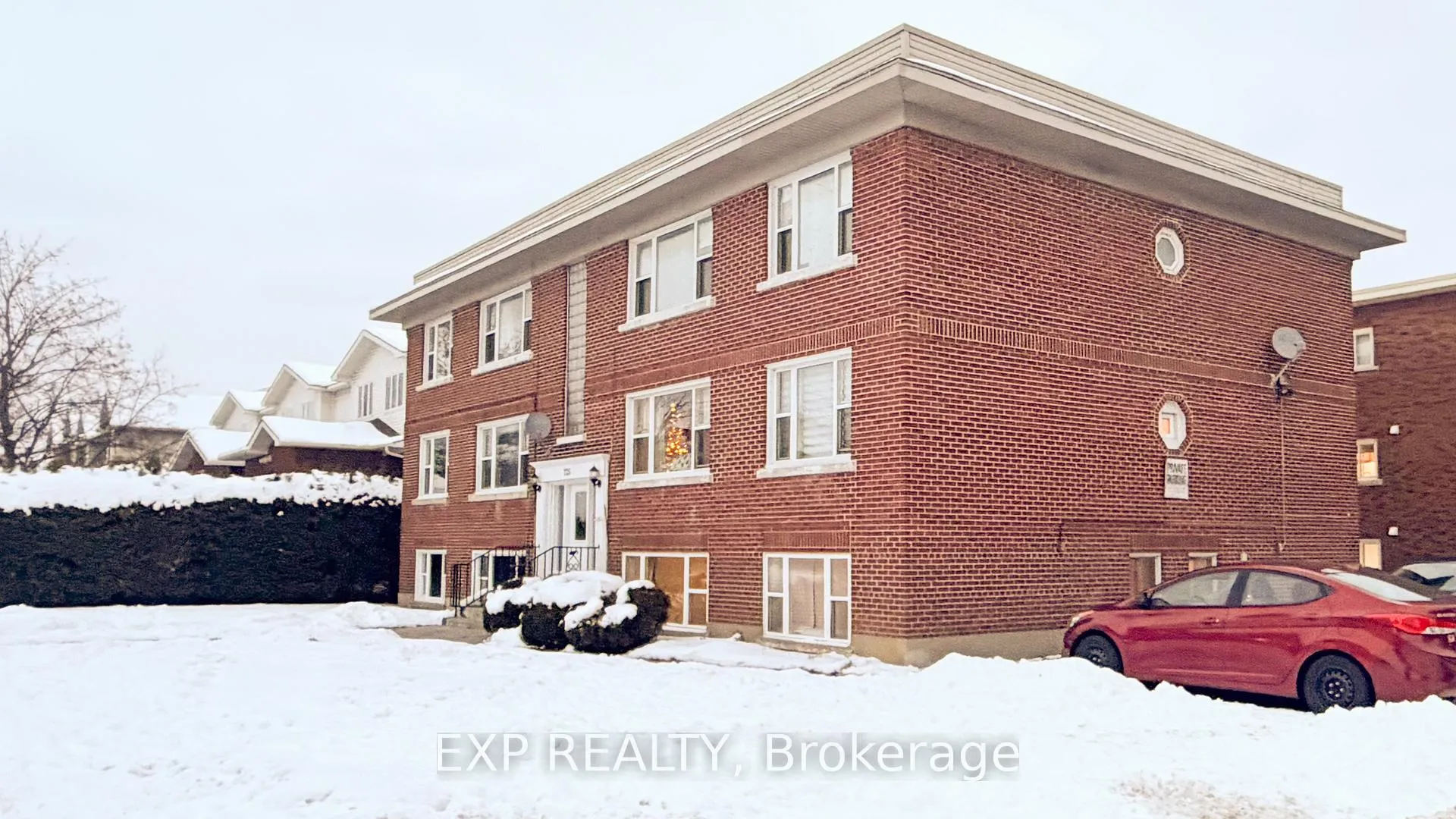 Photo 2 of Unit 1, 725 Melbourne Avenue, Ottawa, Laurentianview — HOMEH