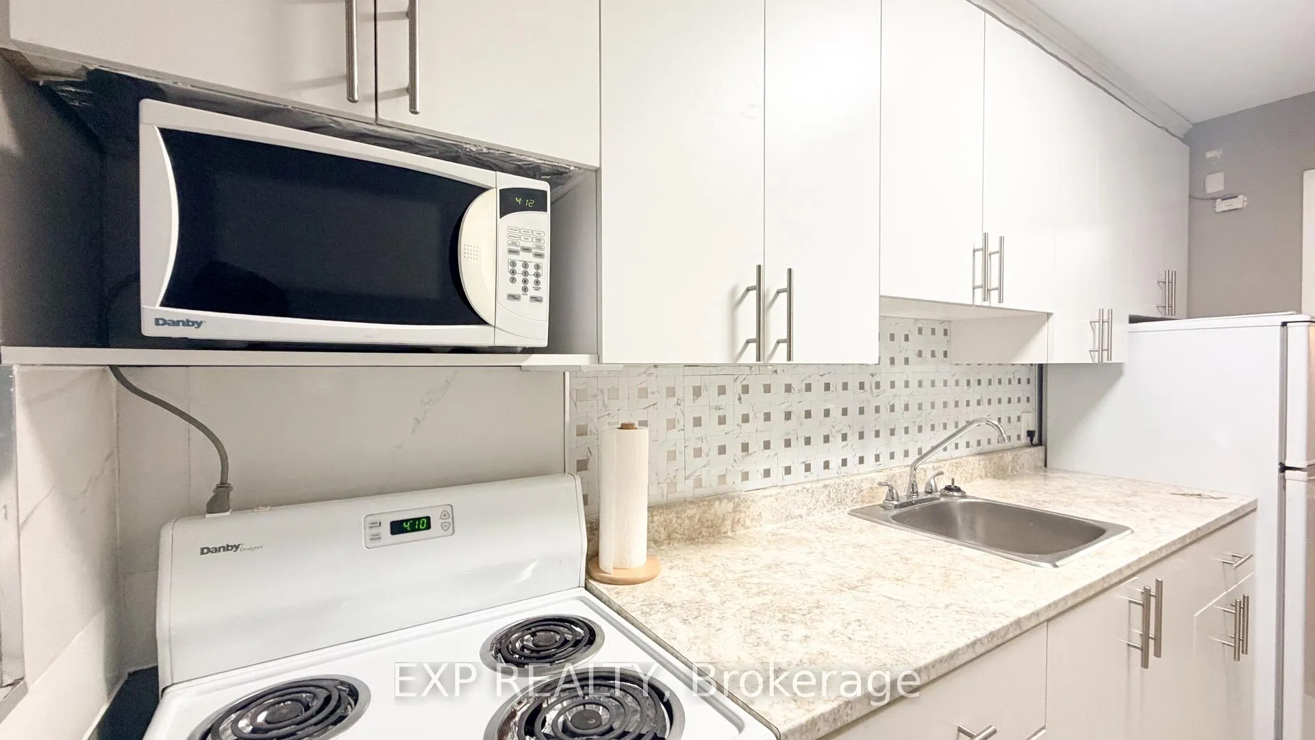 Photo 6 of Unit 1, 725 Melbourne Avenue, Ottawa, Laurentianview — HOMEH