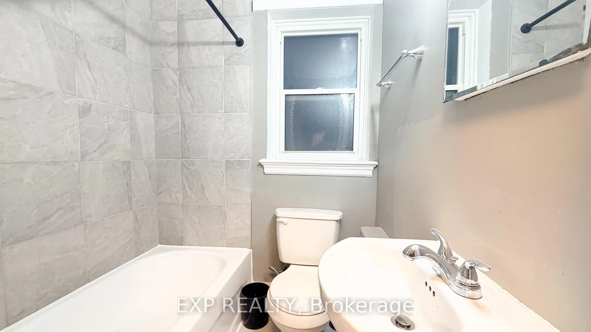 Photo 11 of Unit 1, 725 Melbourne Avenue, Ottawa, Laurentianview — HOMEH
