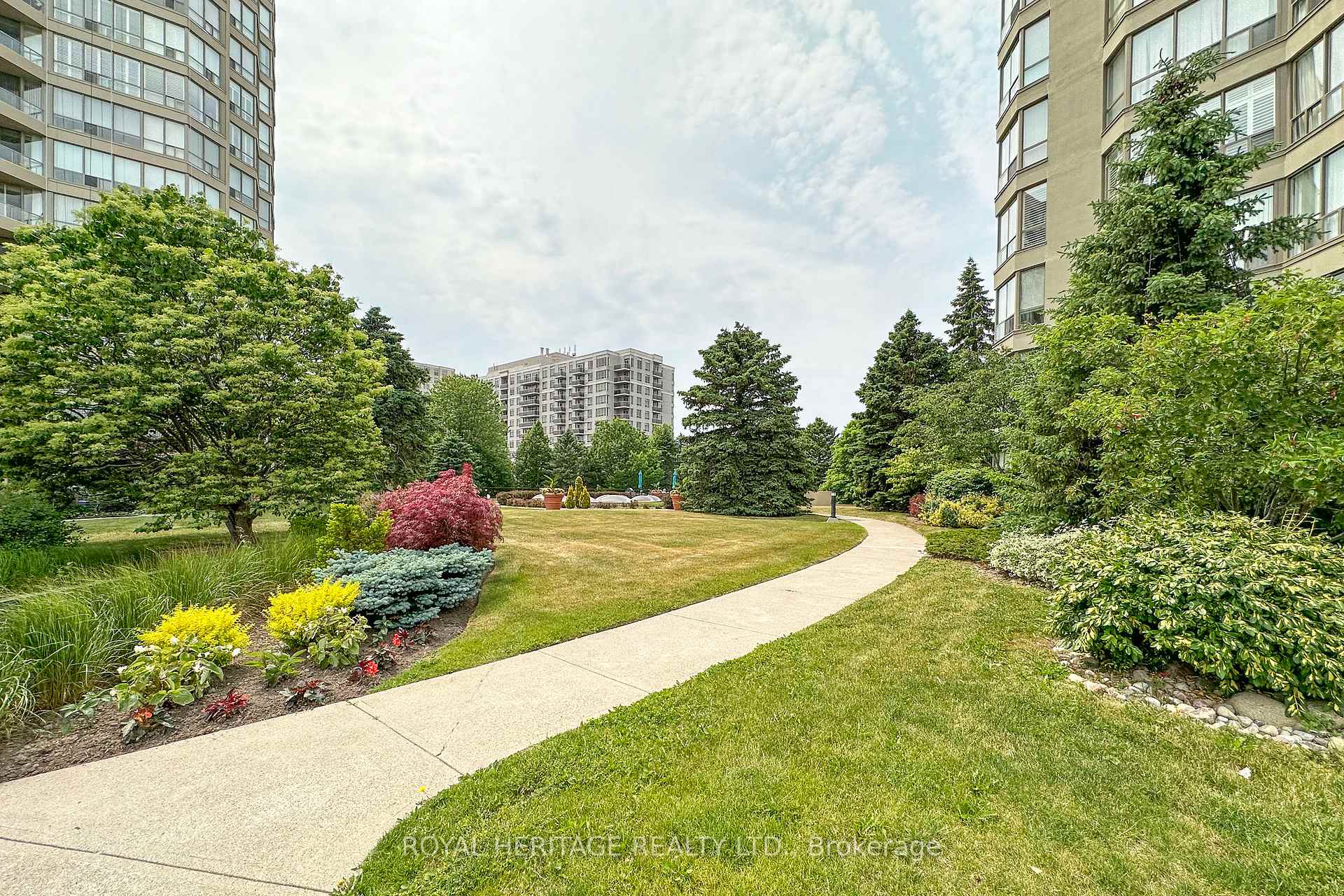 Photo 33 of Unit 1011, 1890 Valley Farm Road, Pickering, Town Centre — HOMEH