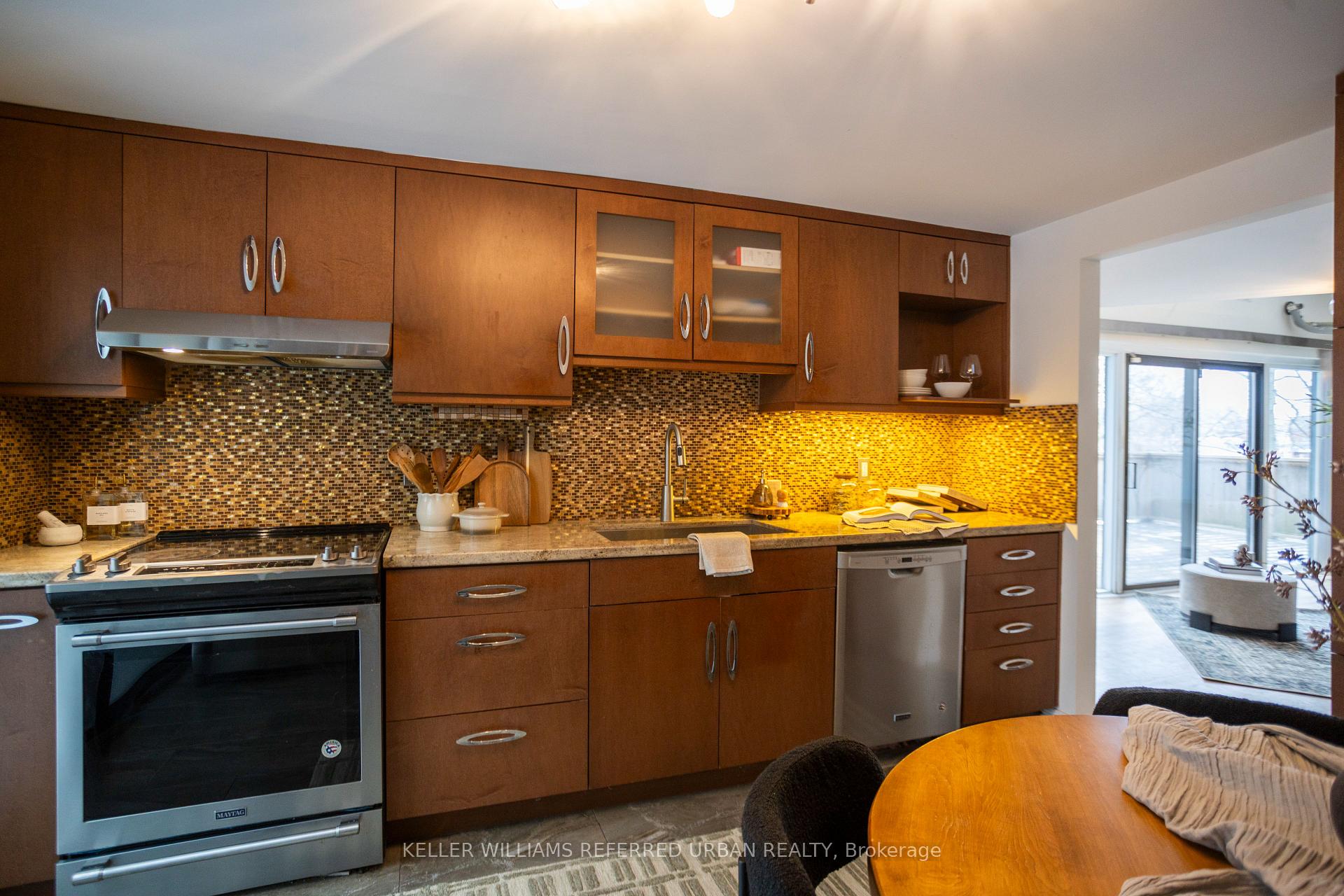 Photo 5 of Unit 6, 2366 Queen Street E, Toronto, The Beaches — HOMEH