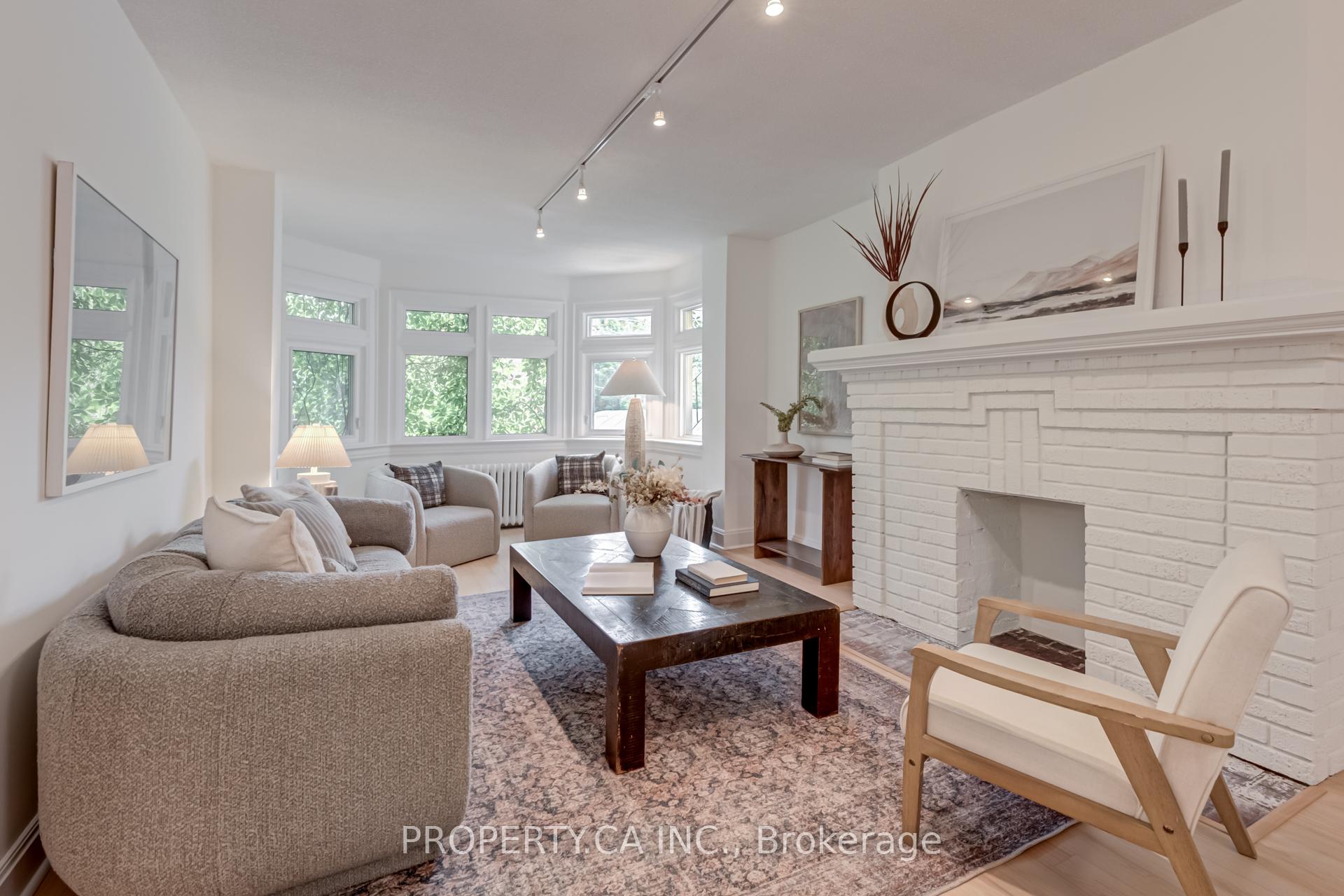 Photo 3 of Unit 13, 1599 Bathurst Street, Toronto, Forest Hill South — HOMEH