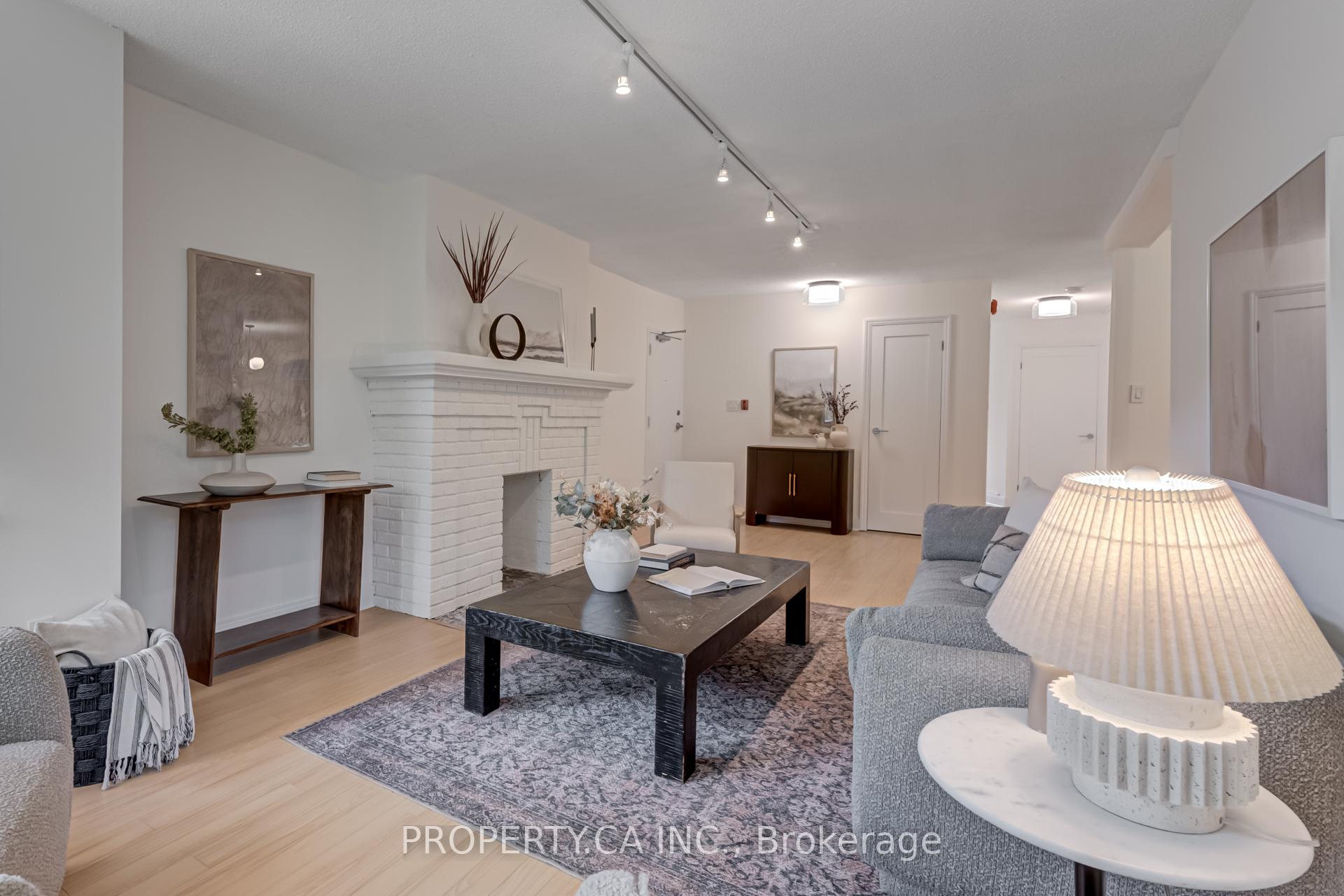 Photo 4 of Unit 13, 1599 Bathurst Street, Toronto, Forest Hill South — HOMEH