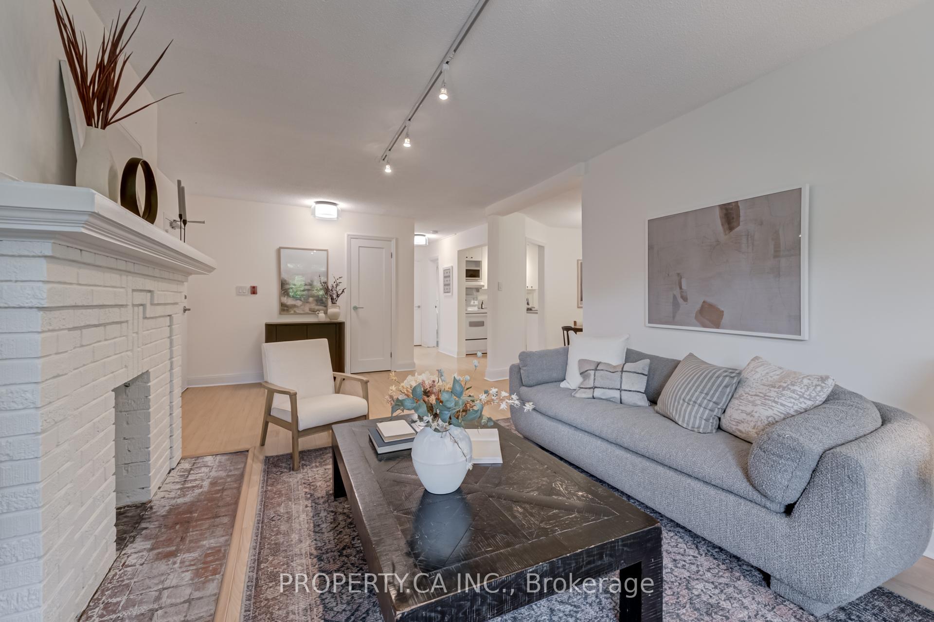 Photo 7 of Unit 13, 1599 Bathurst Street, Toronto, Forest Hill South — HOMEH