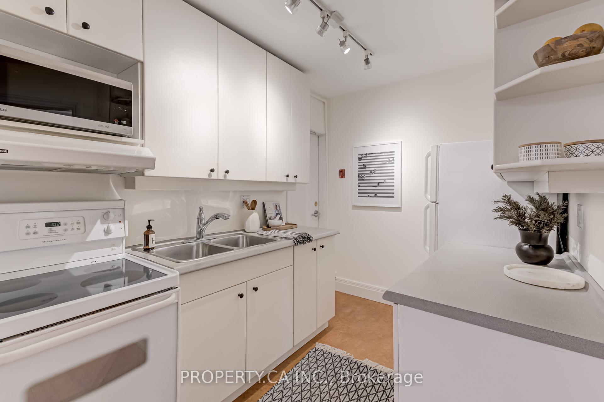 Photo 11 of Unit 13, 1599 Bathurst Street, Toronto, Forest Hill South — HOMEH