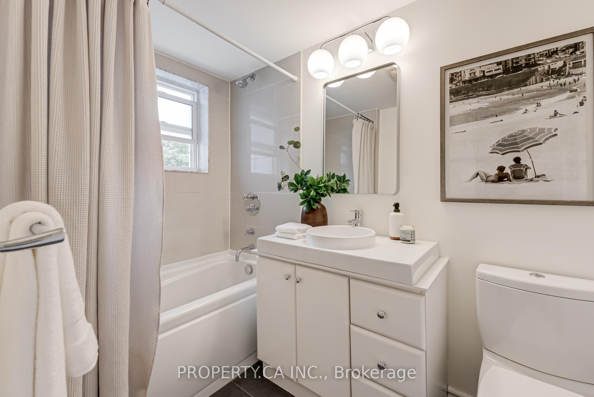 Photo 23 of Unit 13, 1599 Bathurst Street, Toronto, Forest Hill South — HOMEH