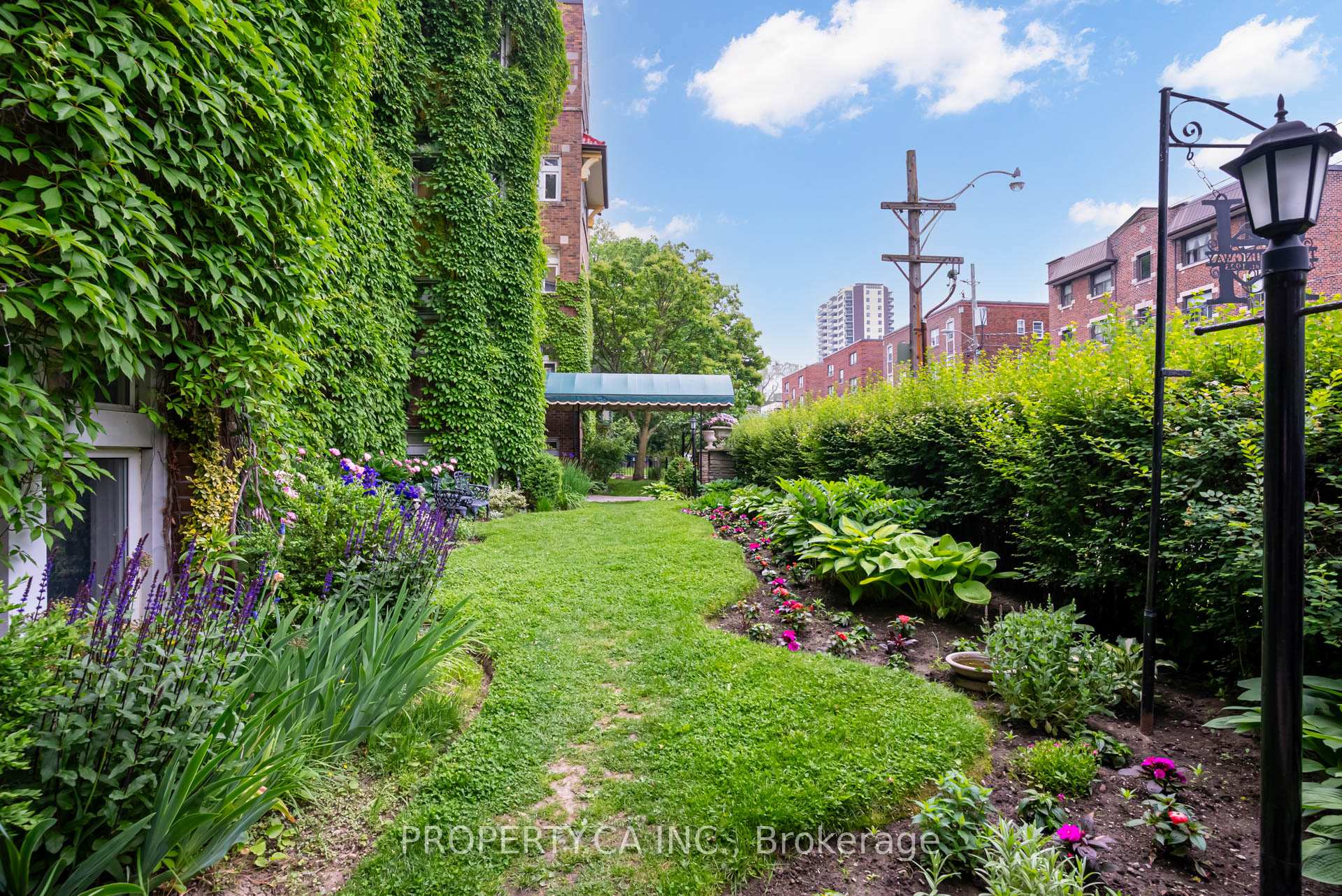 Photo 27 of Unit 13, 1599 Bathurst Street, Toronto, Forest Hill South — HOMEH