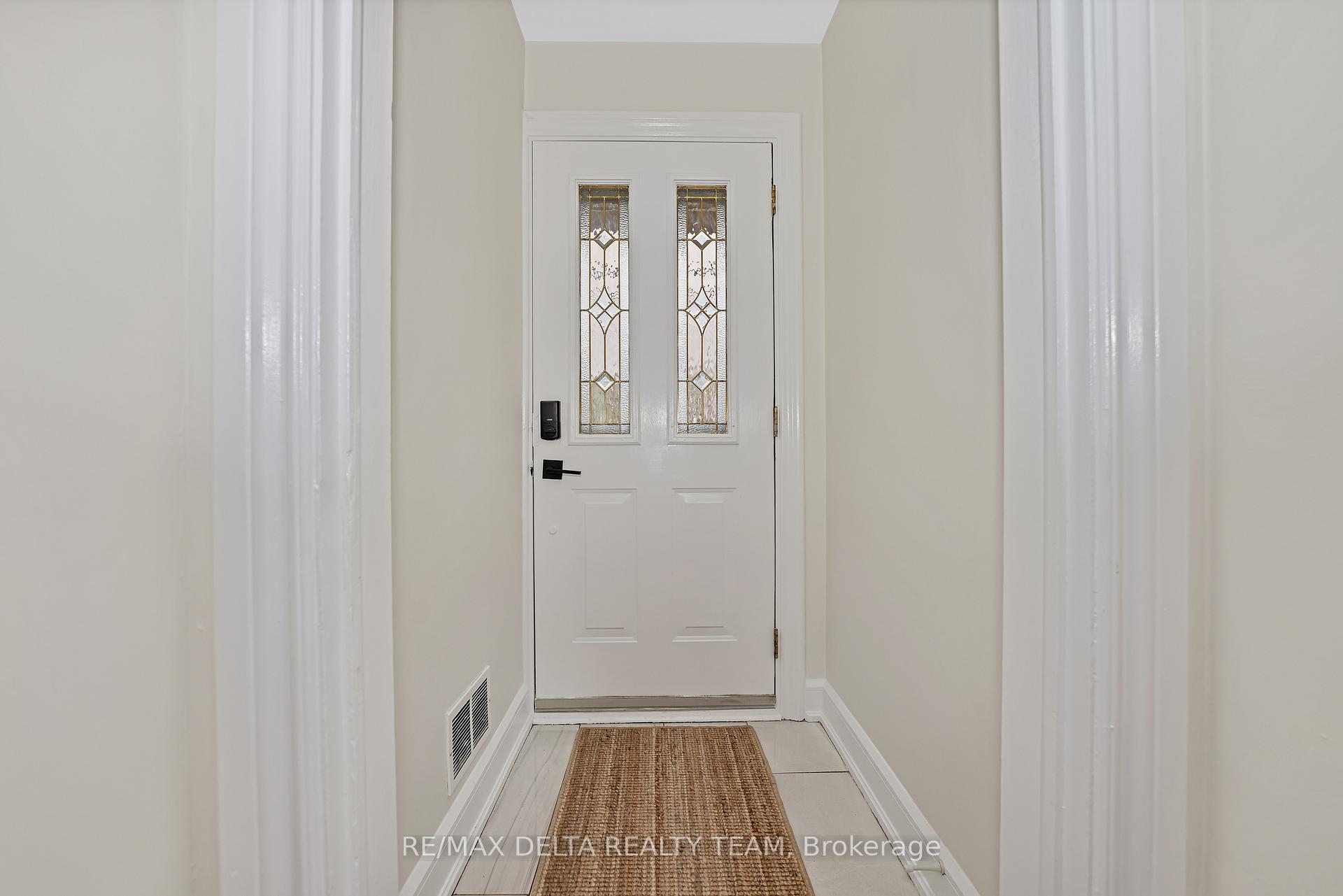 Photo 4 of 706 Smyth Road, Ottawa, Elmvale Acres — HOMEH