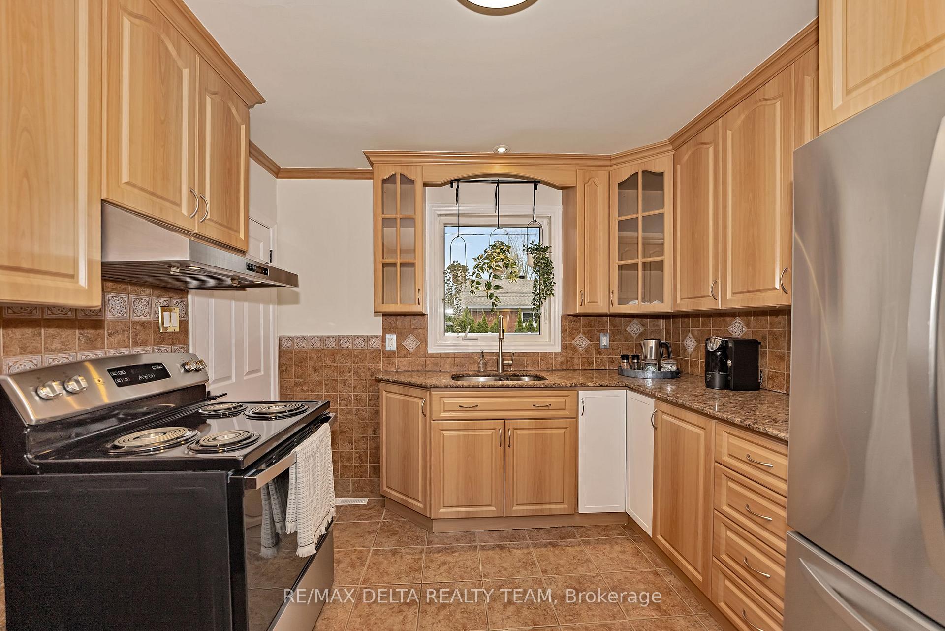 Photo 6 of 706 Smyth Road, Ottawa, Elmvale Acres — HOMEH
