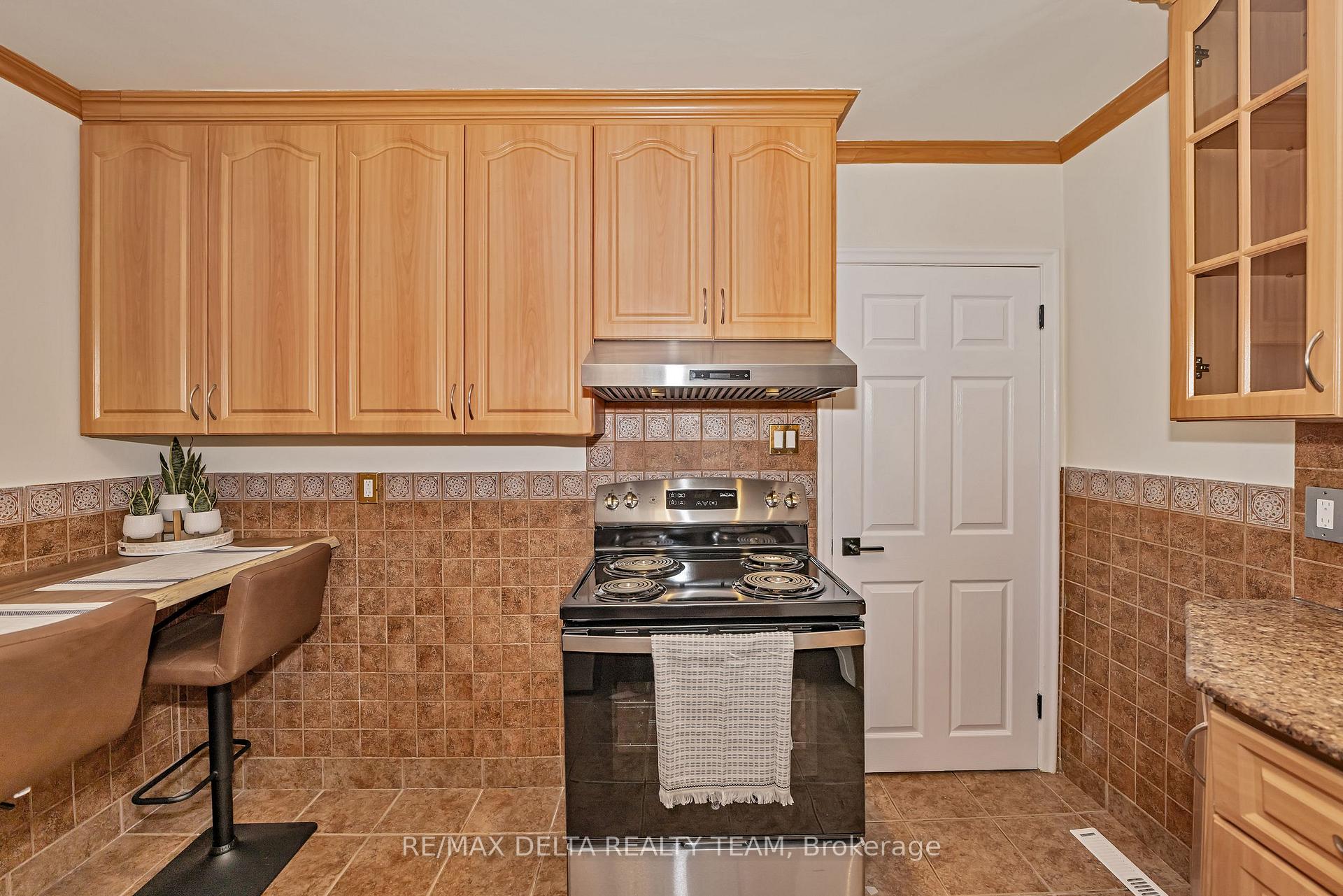 Photo 13 of 706 Smyth Road, Ottawa, Elmvale Acres — HOMEH