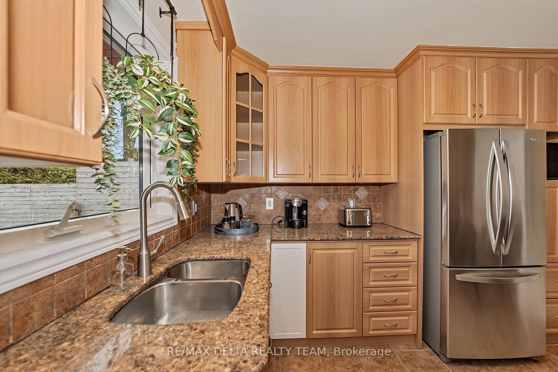 Photo 9 of 706 Smyth Road, Ottawa, Elmvale Acres — HOMEH