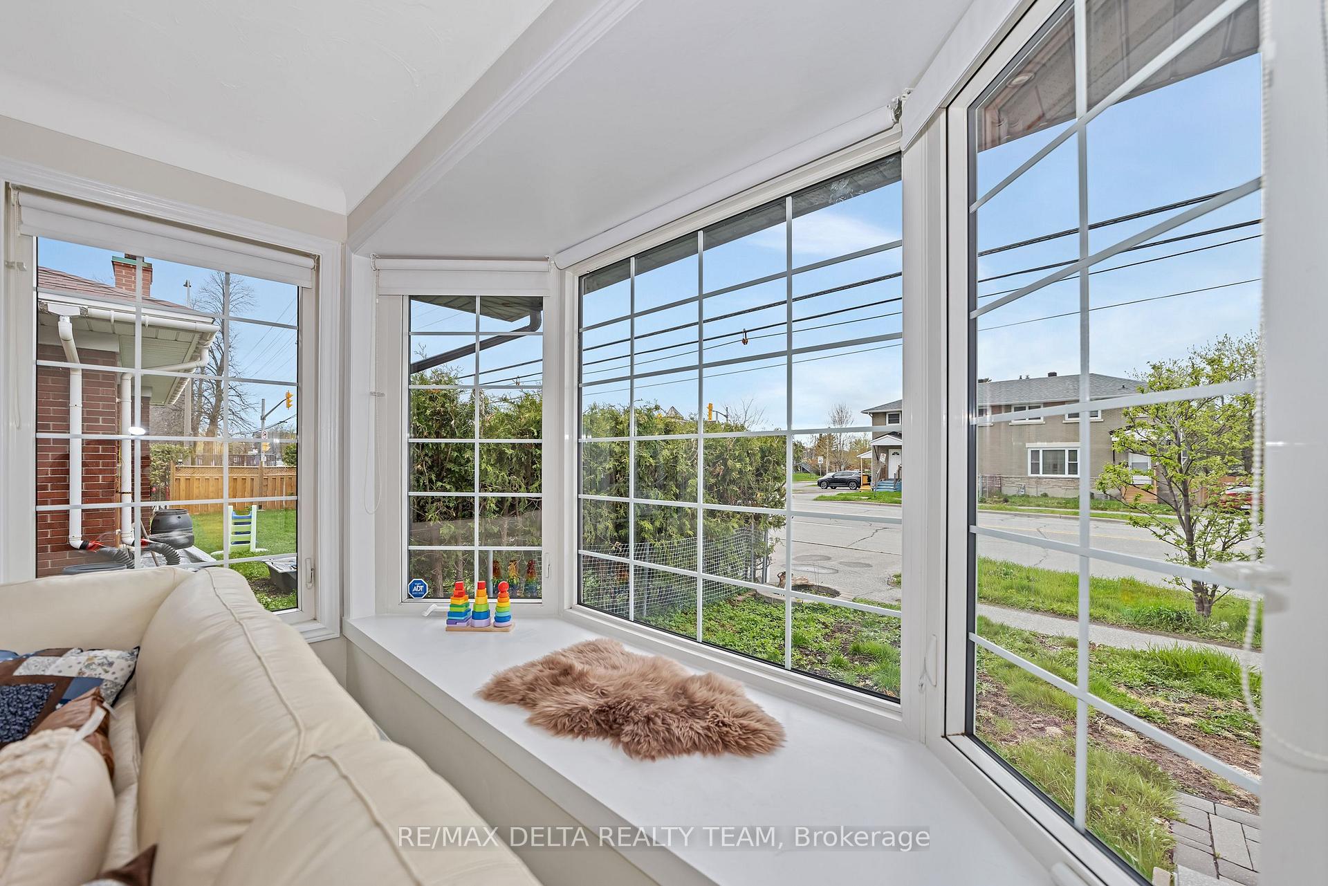 Photo 16 of 706 Smyth Road, Ottawa, Elmvale Acres — HOMEH