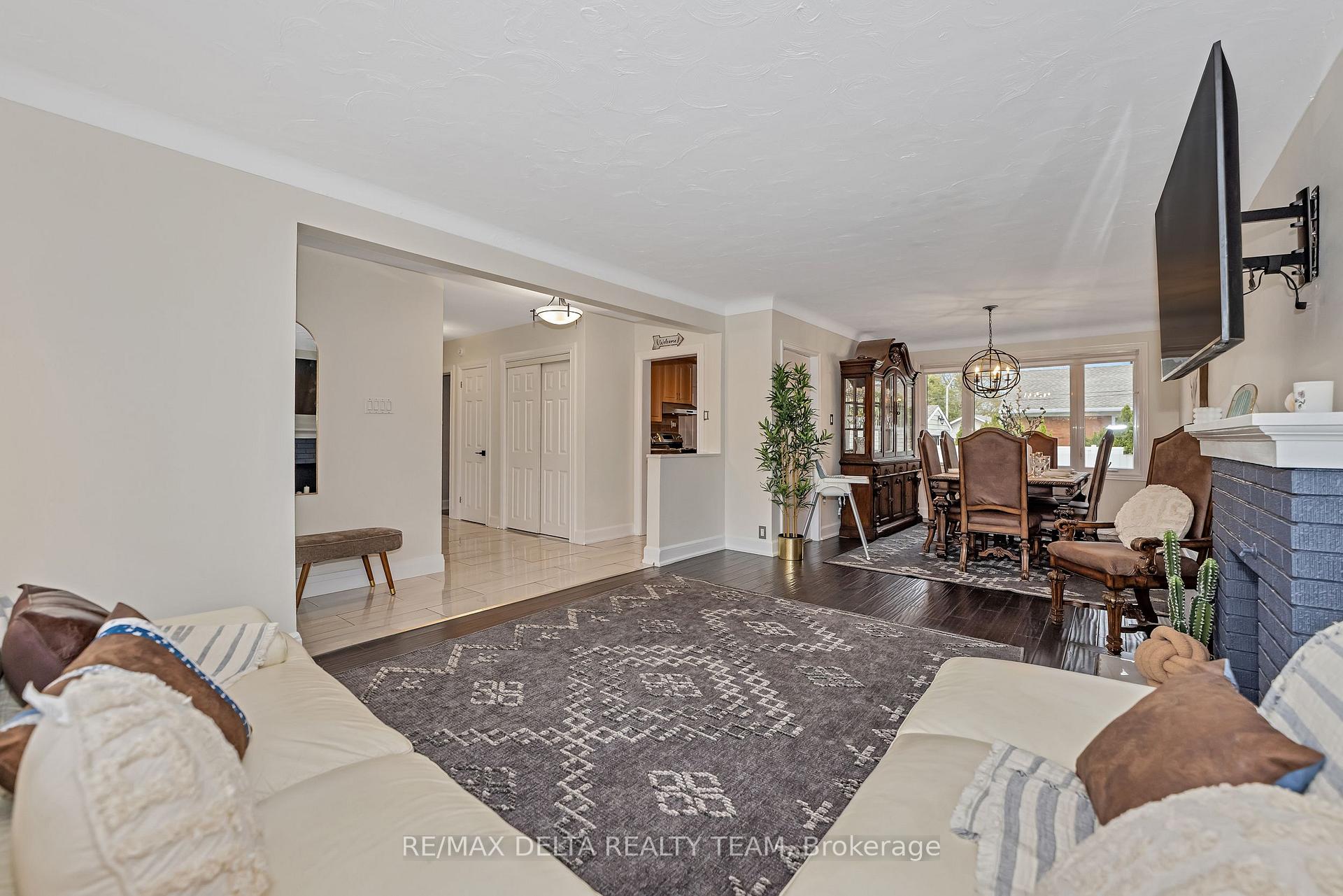 Photo 15 of 706 Smyth Road, Ottawa, Elmvale Acres — HOMEH