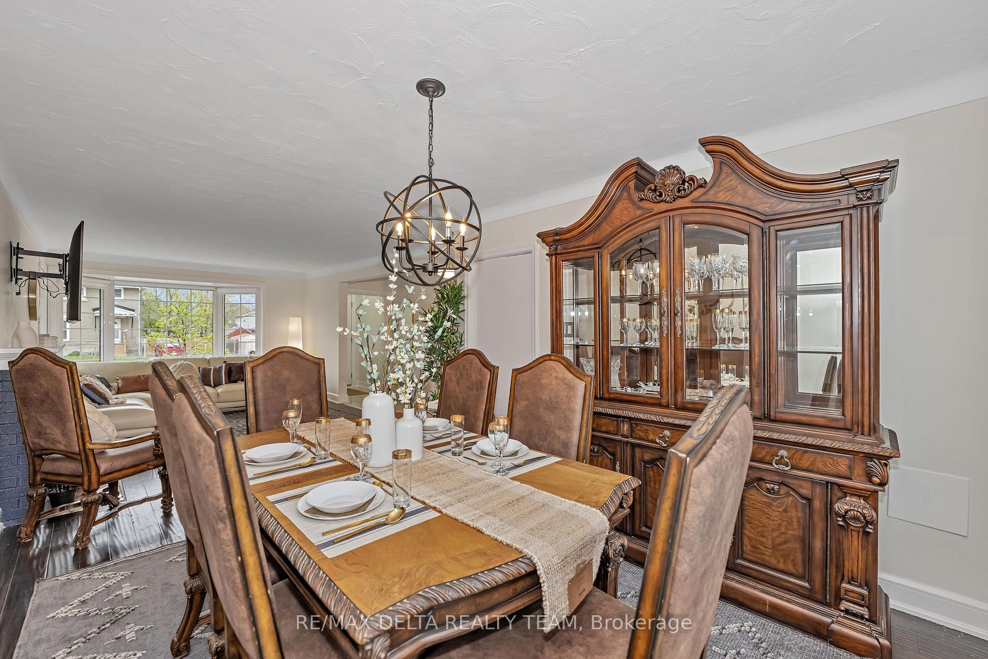 Photo 26 of 706 Smyth Road, Ottawa, Elmvale Acres — HOMEH