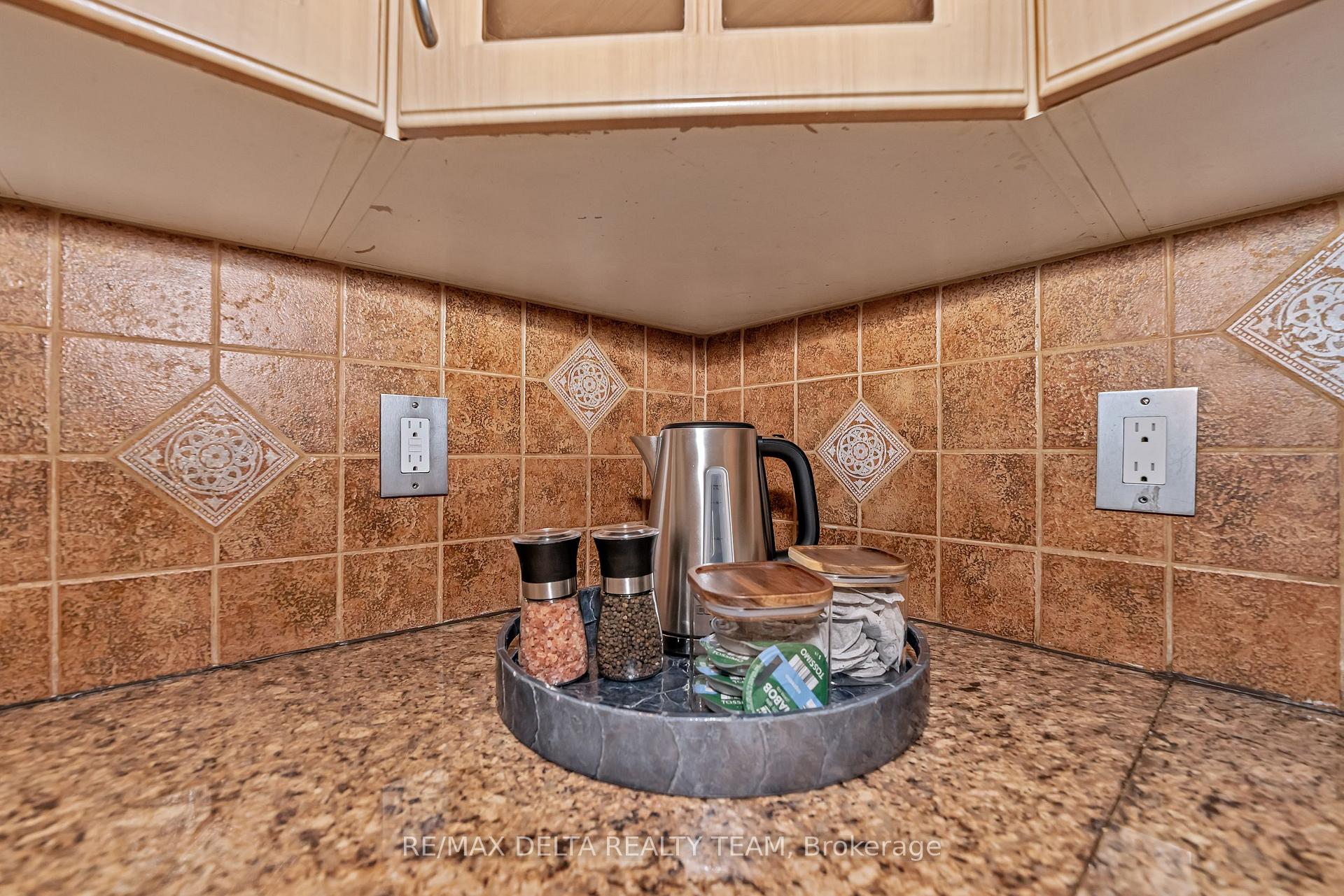 Photo 23 of 706 Smyth Road, Ottawa, Elmvale Acres — HOMEH