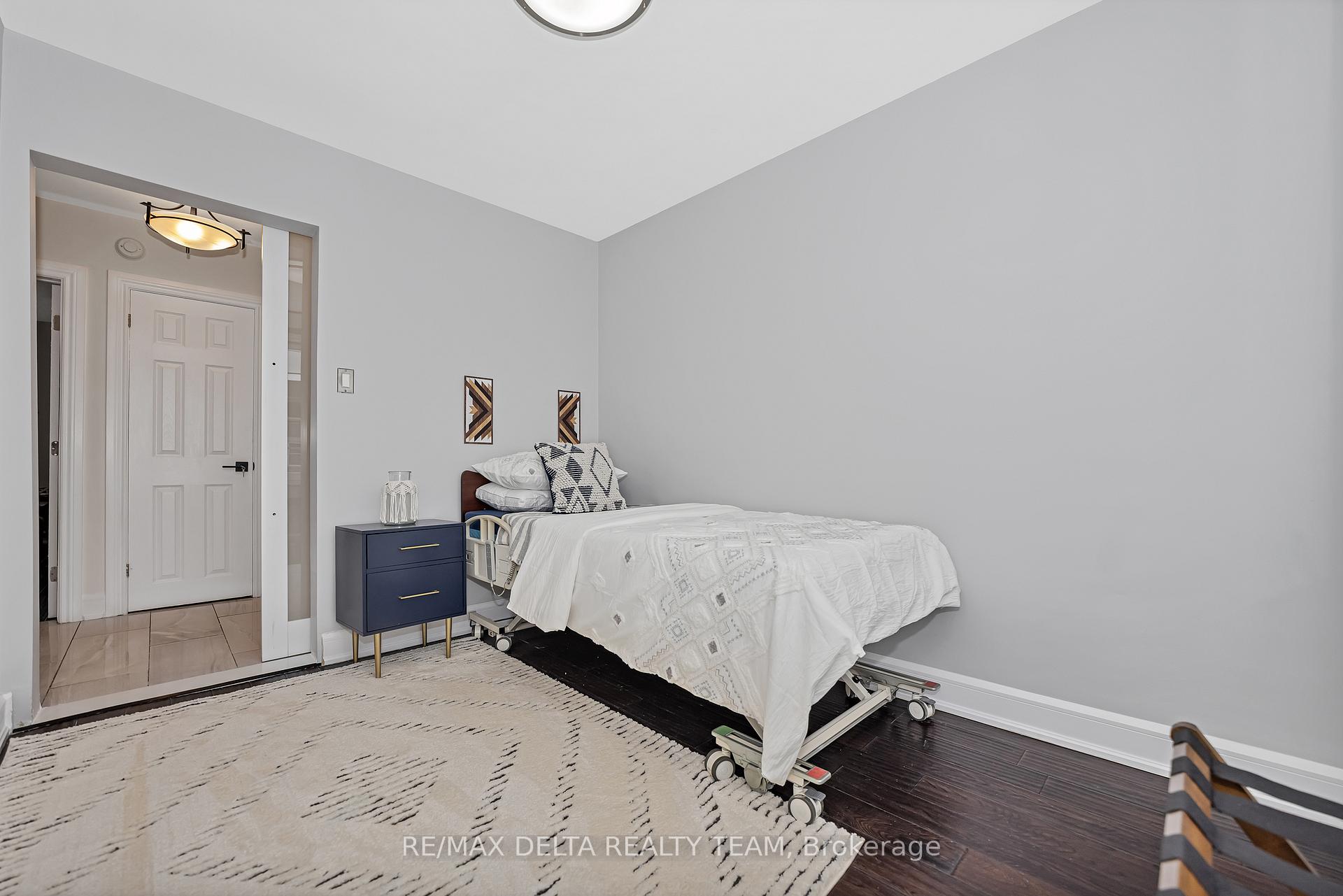 Photo 30 of 706 Smyth Road, Ottawa, Elmvale Acres — HOMEH