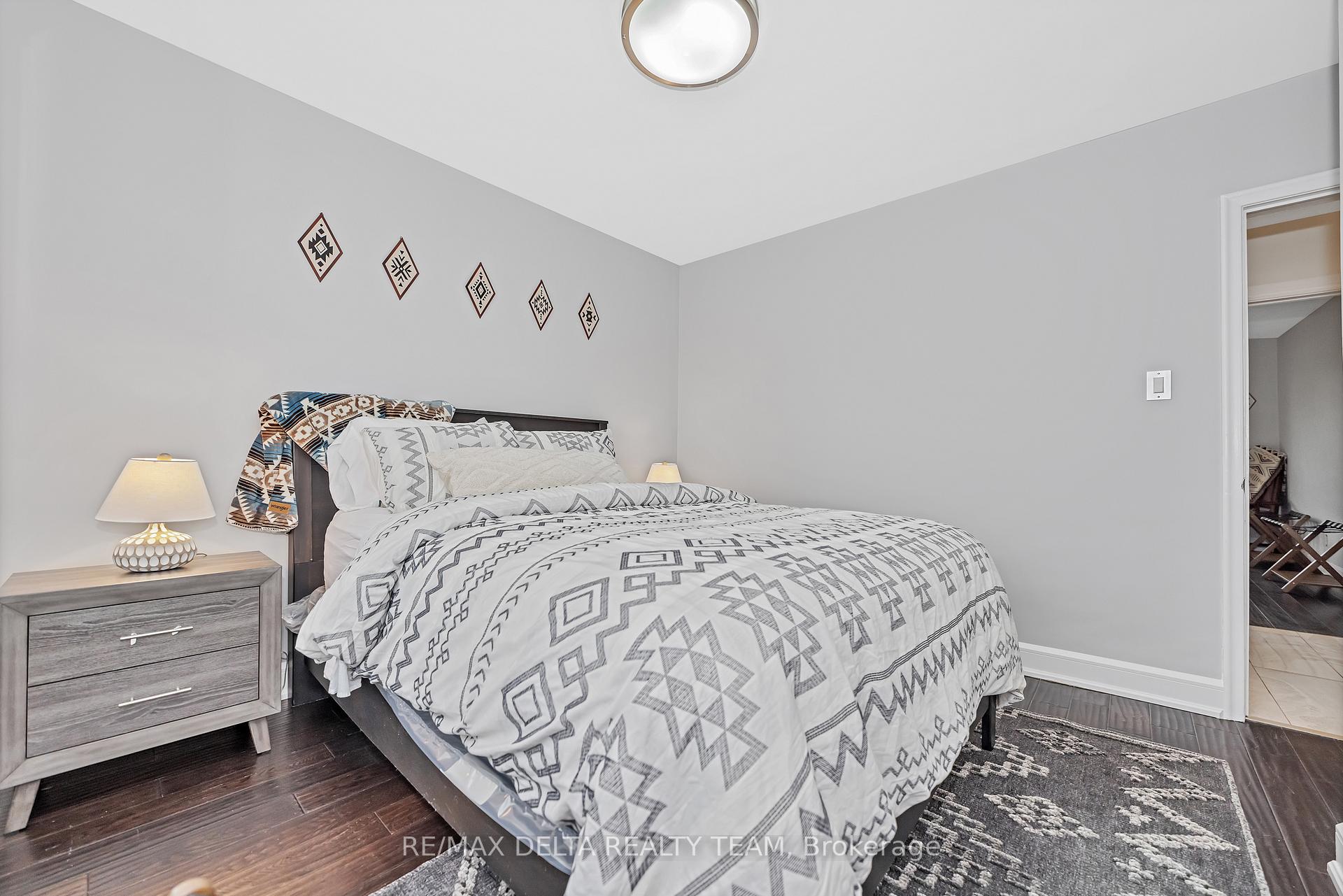Photo 33 of 706 Smyth Road, Ottawa, Elmvale Acres — HOMEH