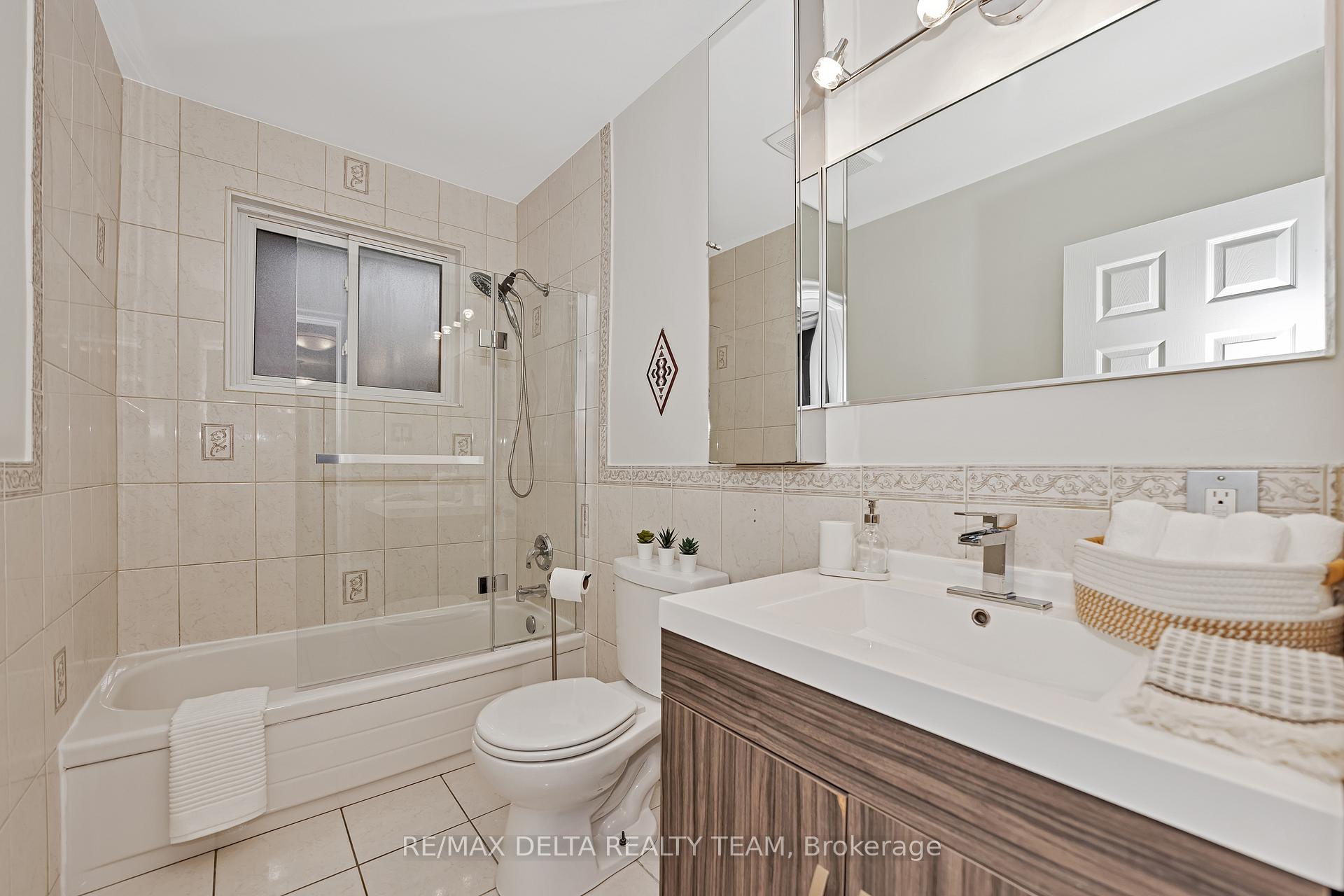 Photo 32 of 706 Smyth Road, Ottawa, Elmvale Acres — HOMEH