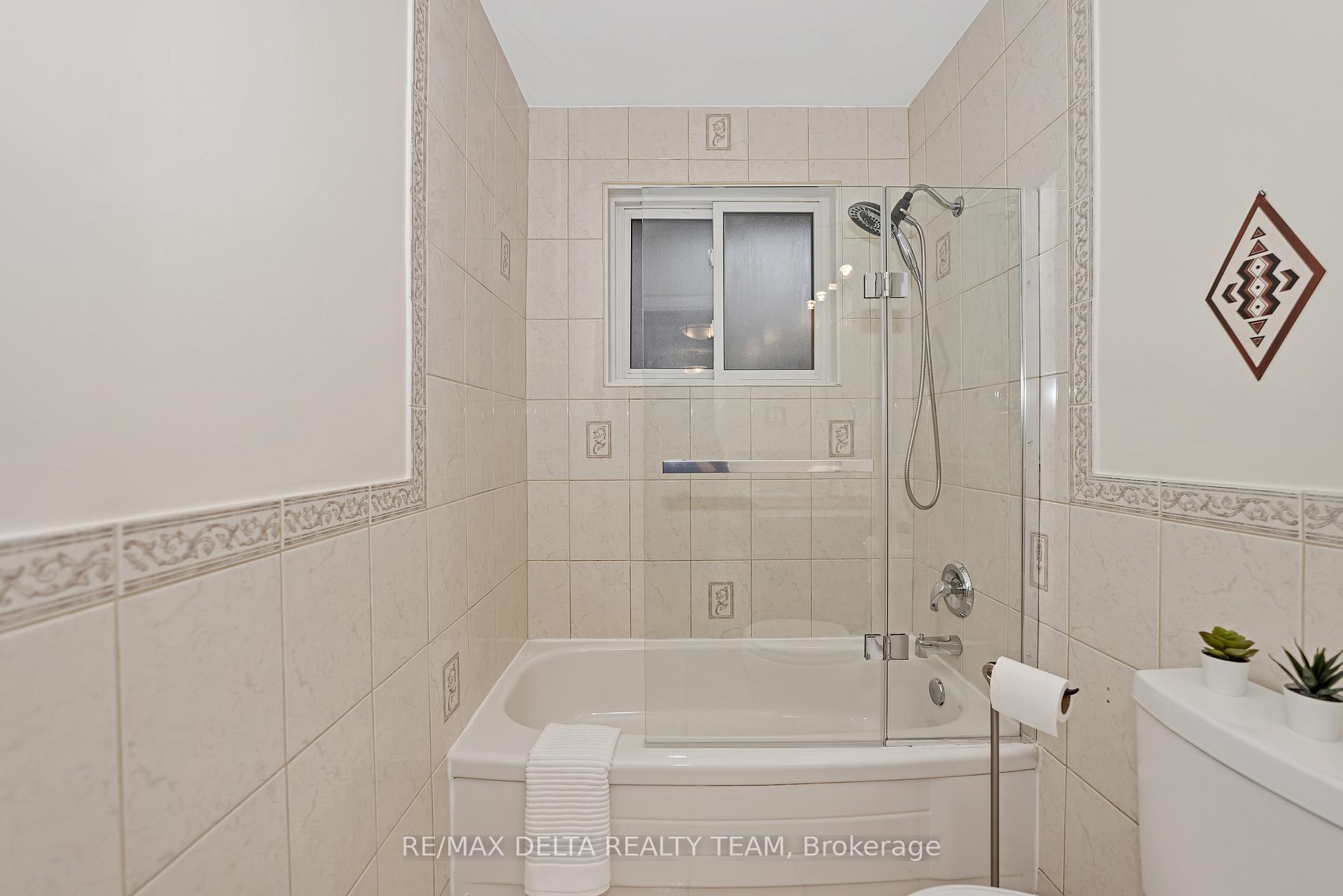 Photo 35 of 706 Smyth Road, Ottawa, Elmvale Acres — HOMEH